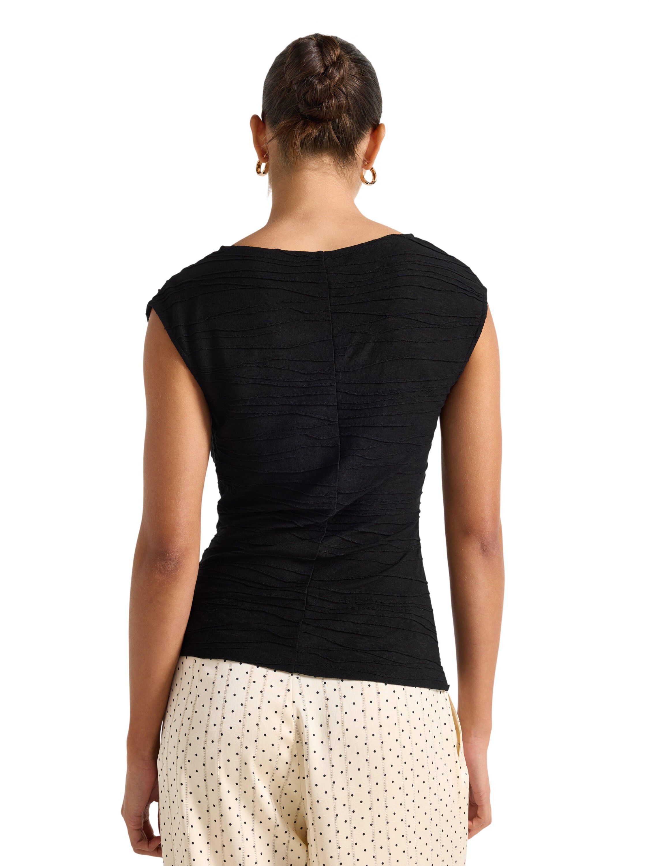 Ermel&oslash;s topp med rynker langs siden