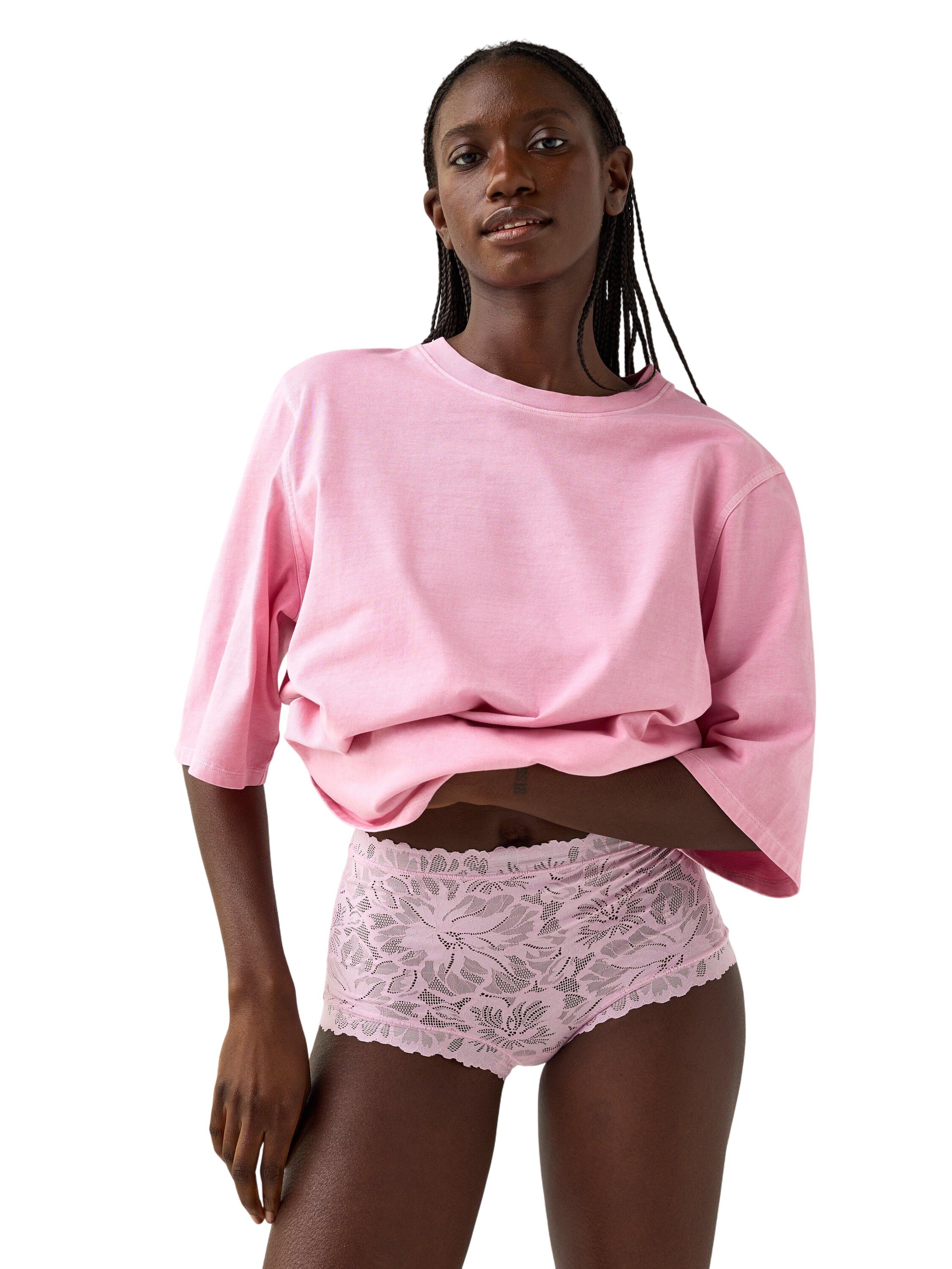 Briefs in soft and comfy lace with