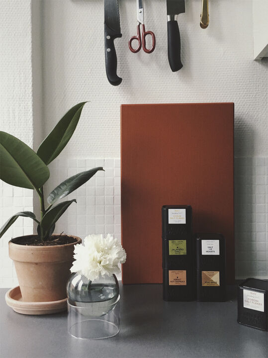 STANDING FLOWER BUBBLE, LOW TUBE, SMOKE