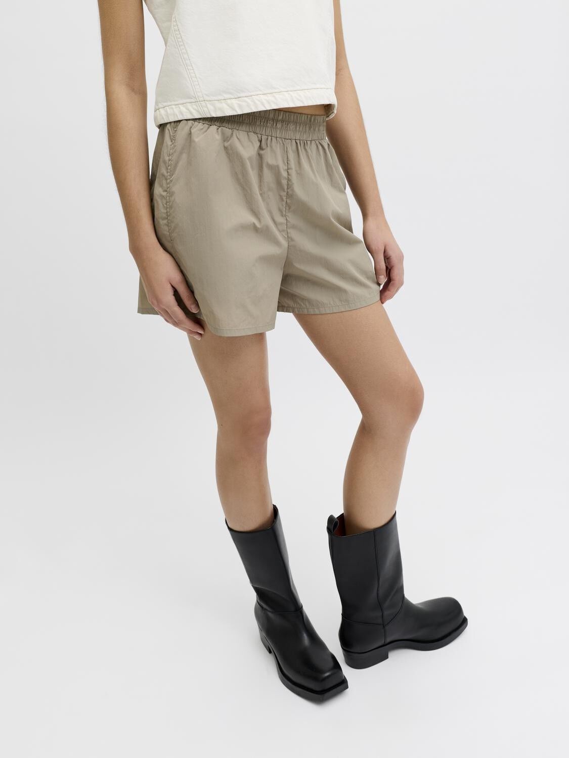 Jxnila Light Track Shorts Otw