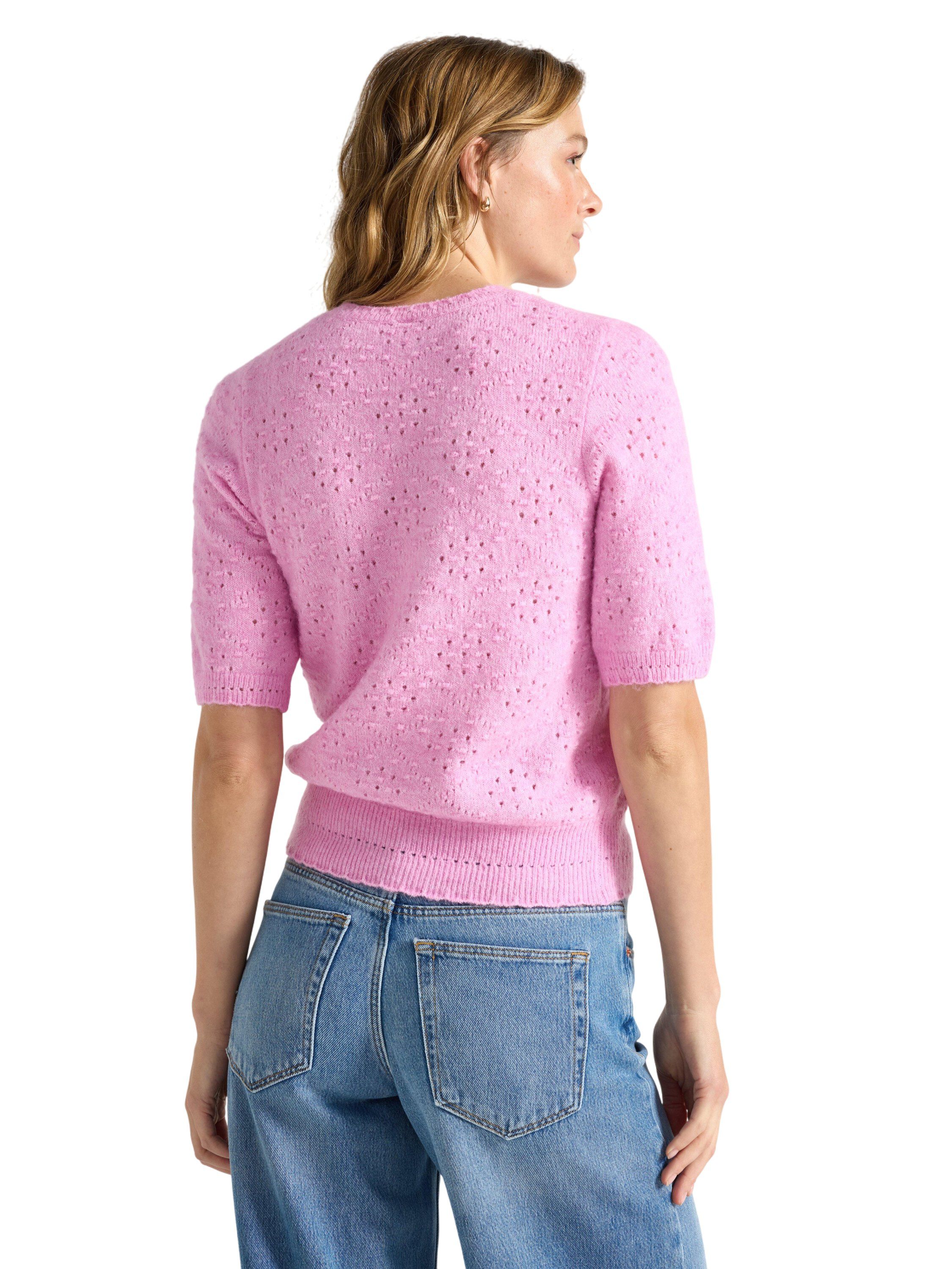 Bl&oslash;d, kort&aelig;rmet tr&oslash;je med et hel