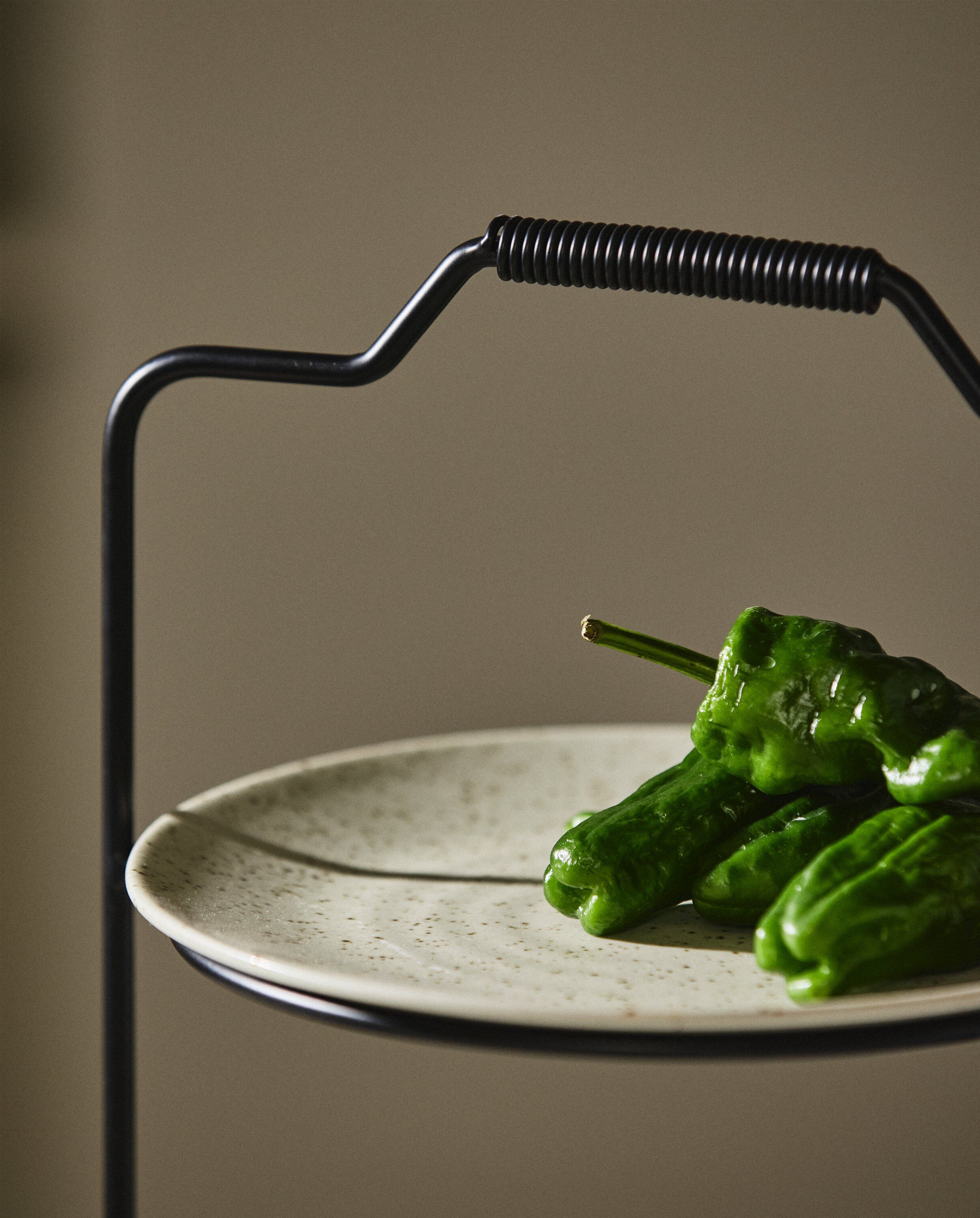 PRIMULA serving stand - black