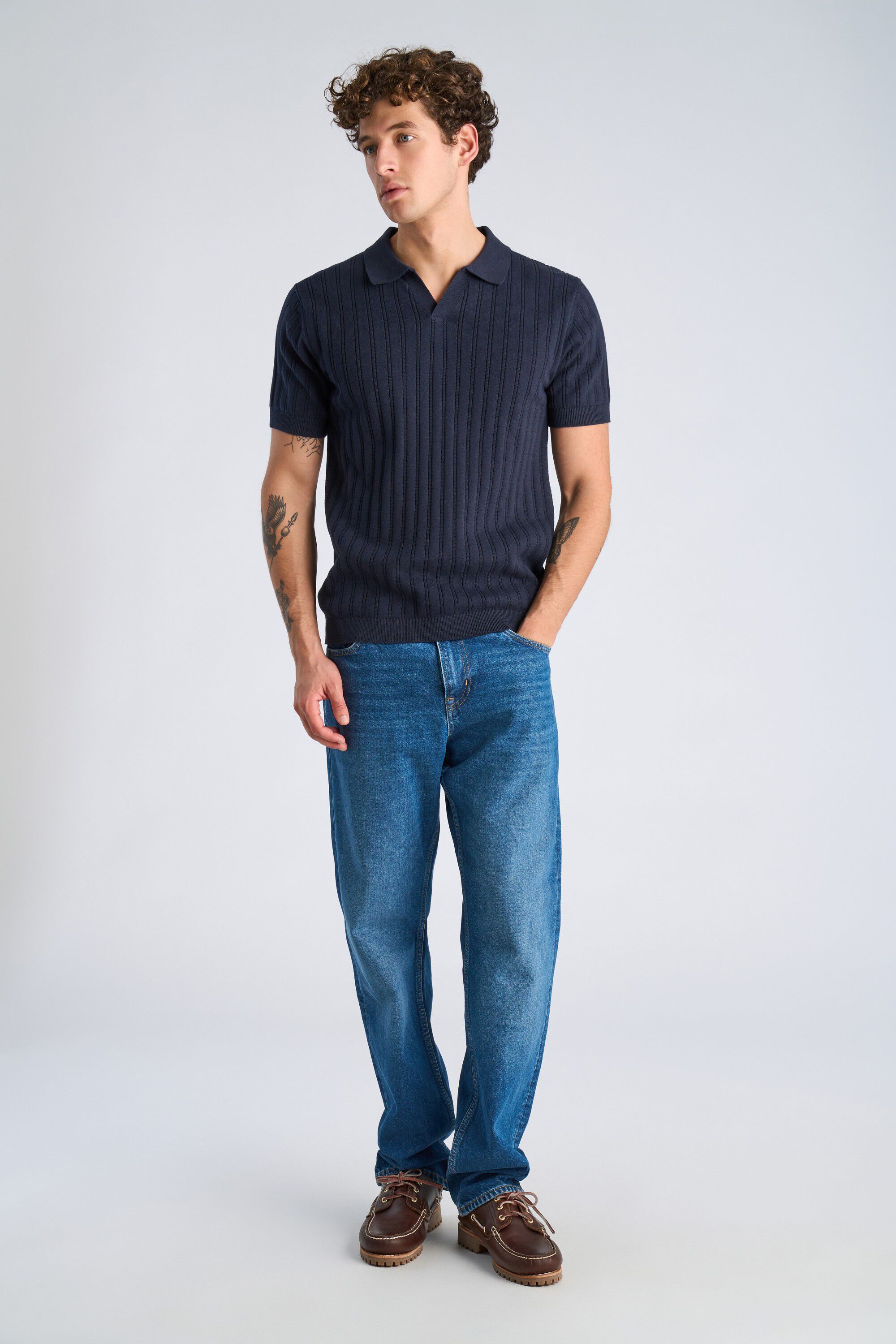 Knitted S/S v-neck polo