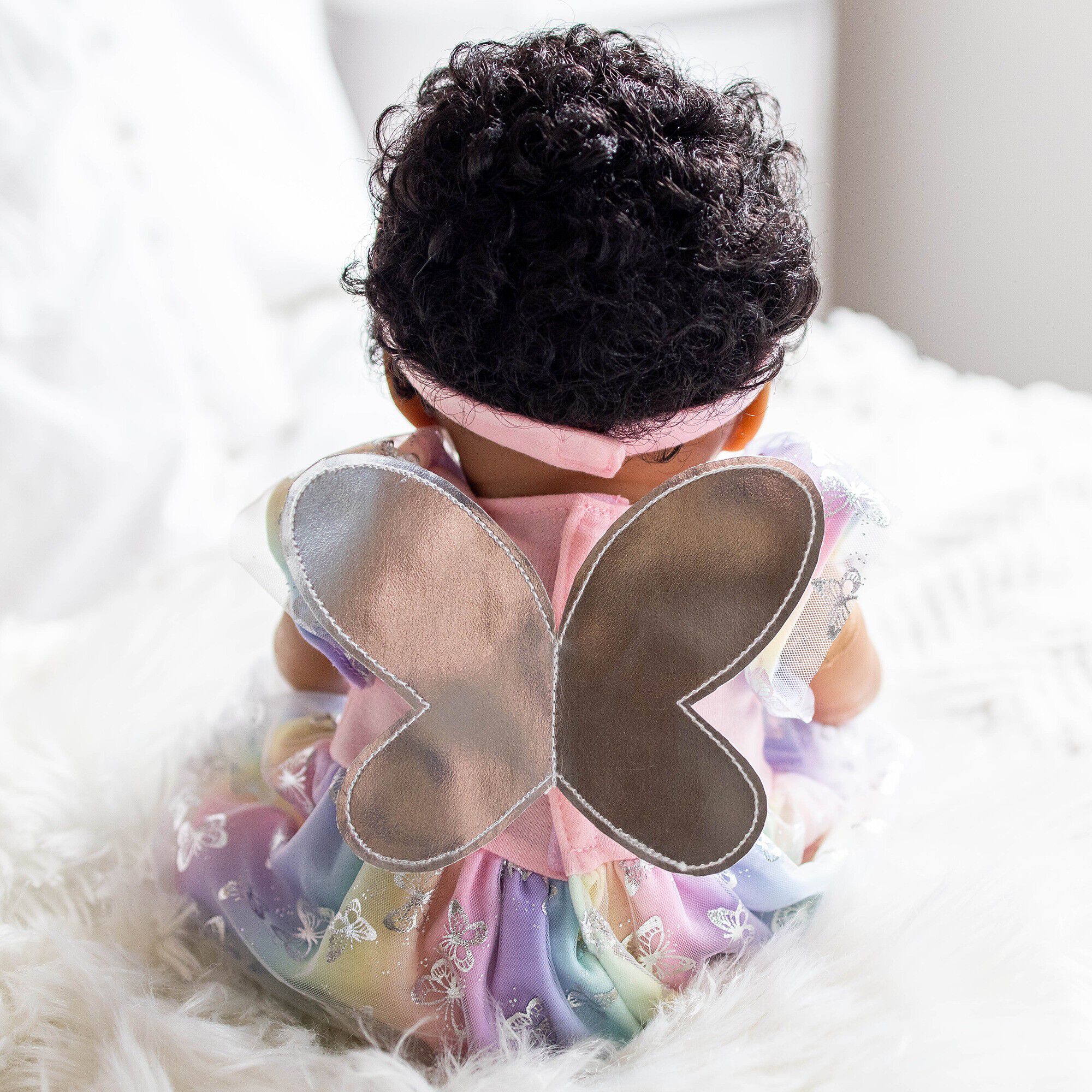 Tiny Treasures Etnisk dukke