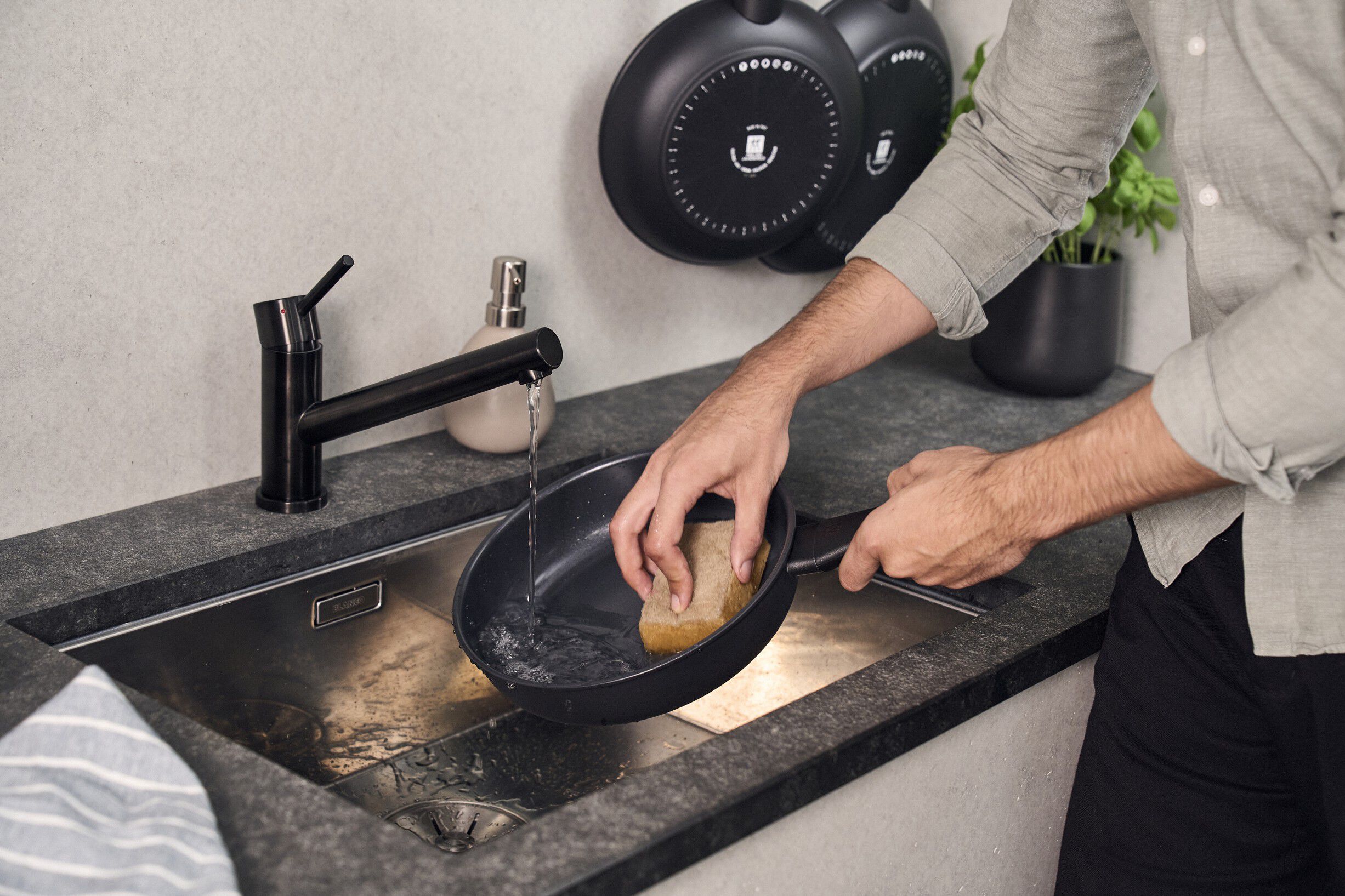 Madura Plus Ceramic Stegepande, 24 cm, Aluminium, Titanium f