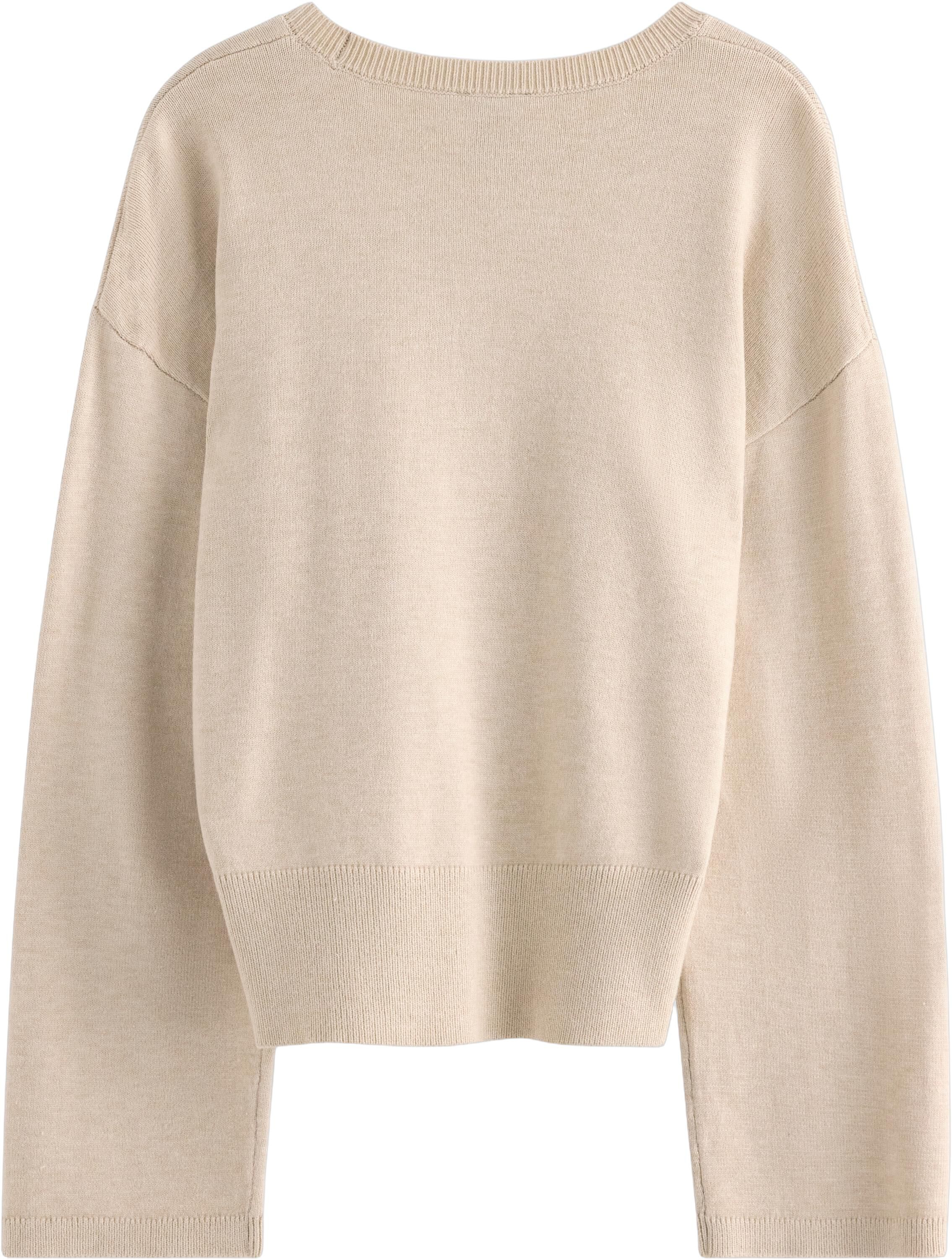 Stickad tr&ouml;ja med avslappnad passfo