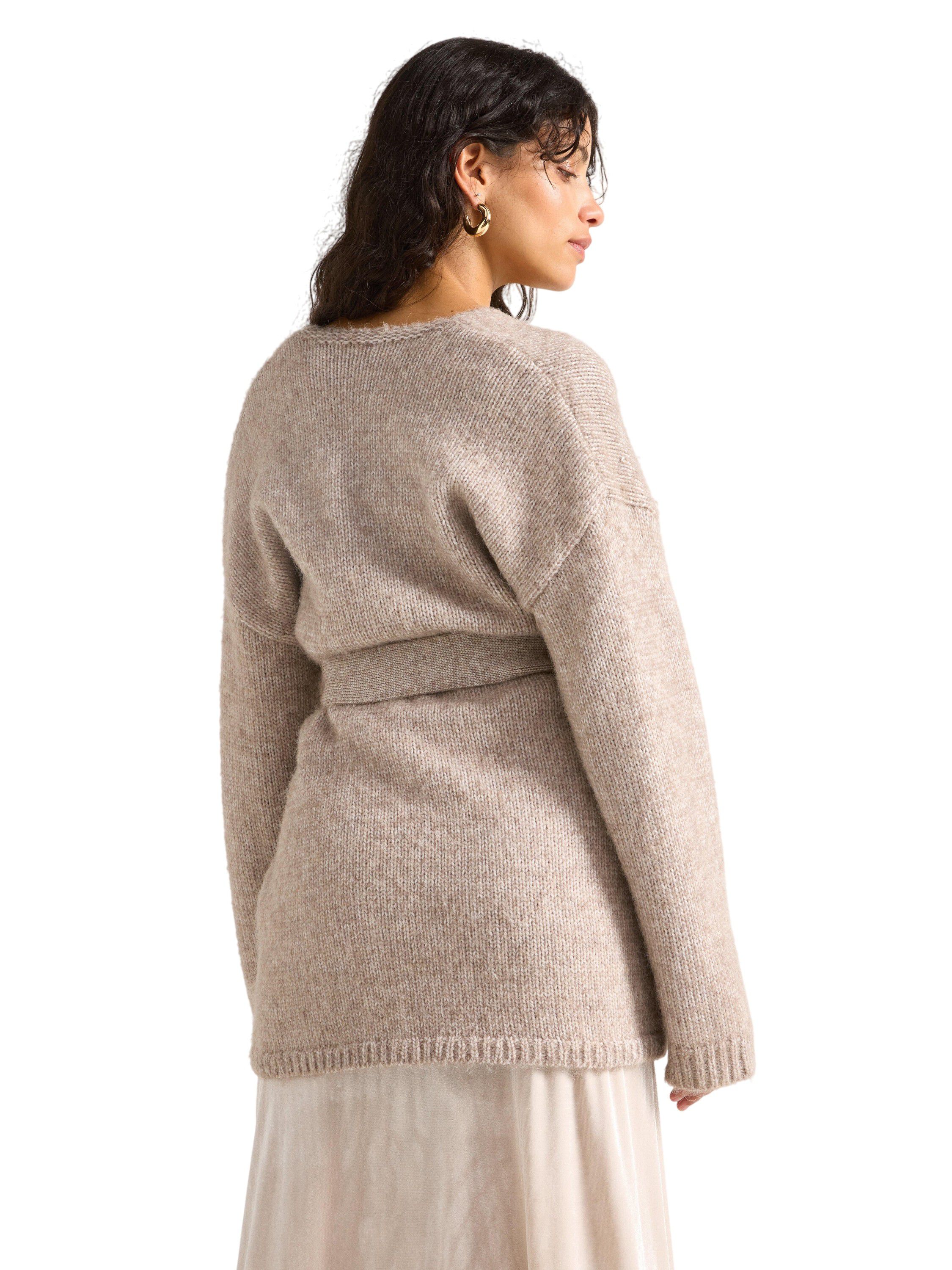 Myk sl&aring;-om-kofte med bindeb&aring;nd.