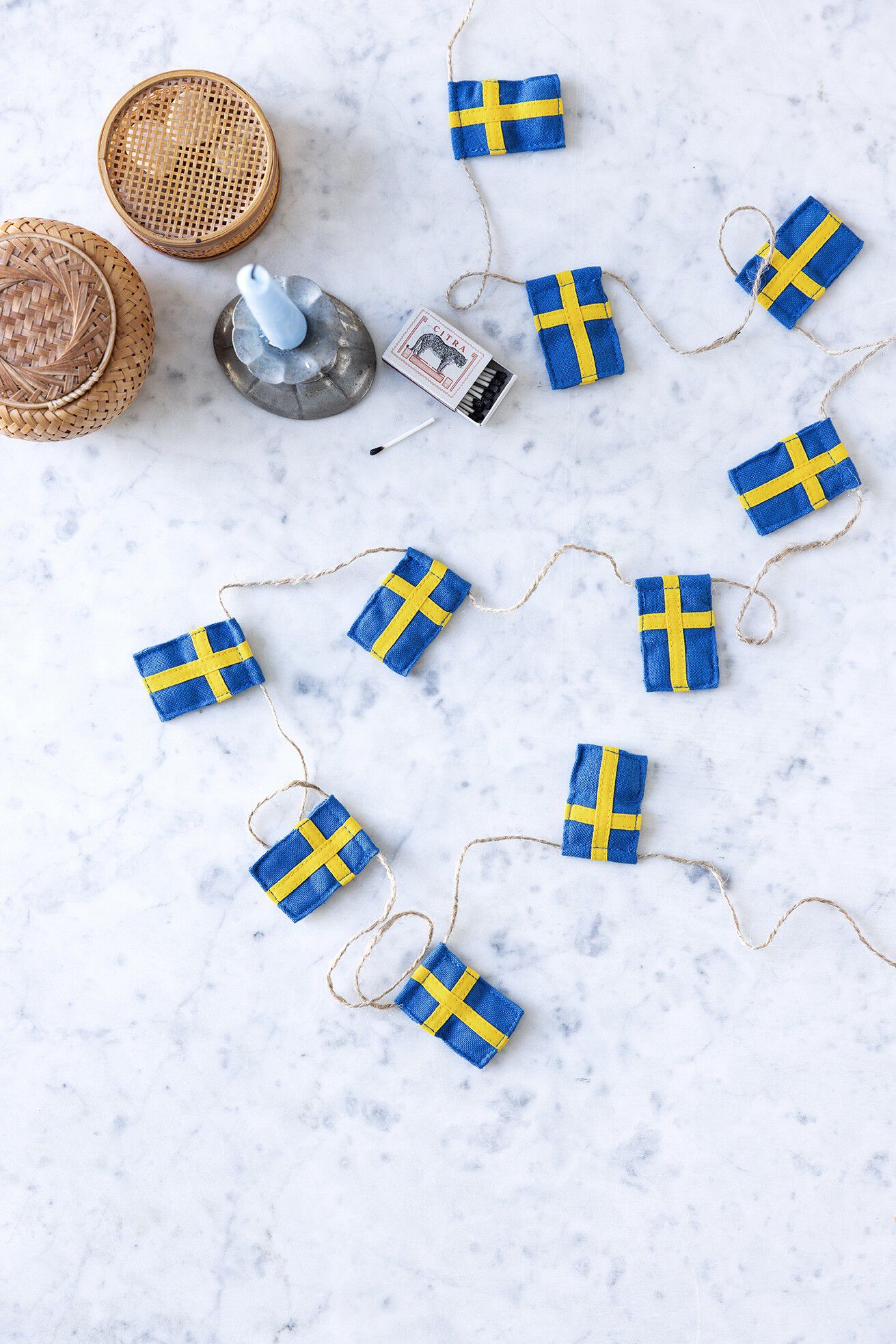 Lille flagranke med 10 Svenske flag