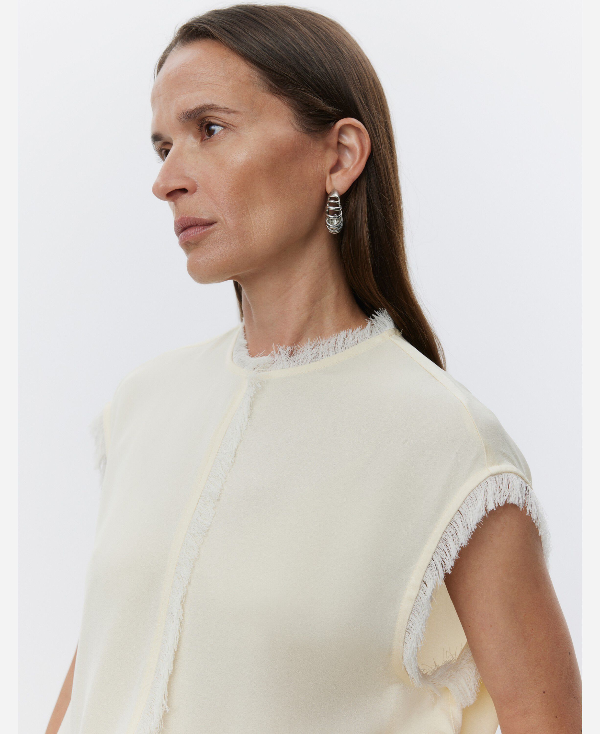 Lise - Matte Crepe