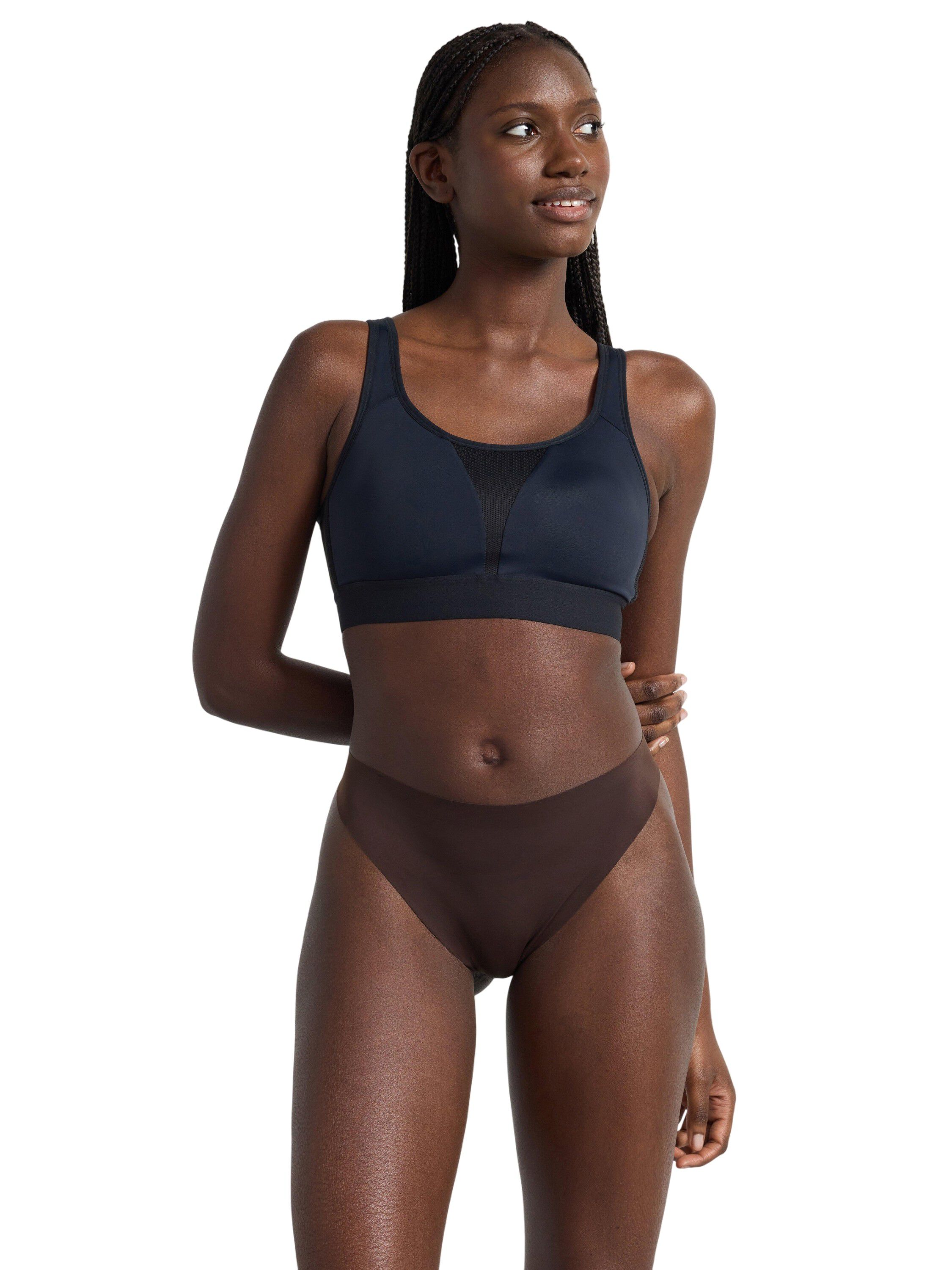 High-waisted thong with an invisibl