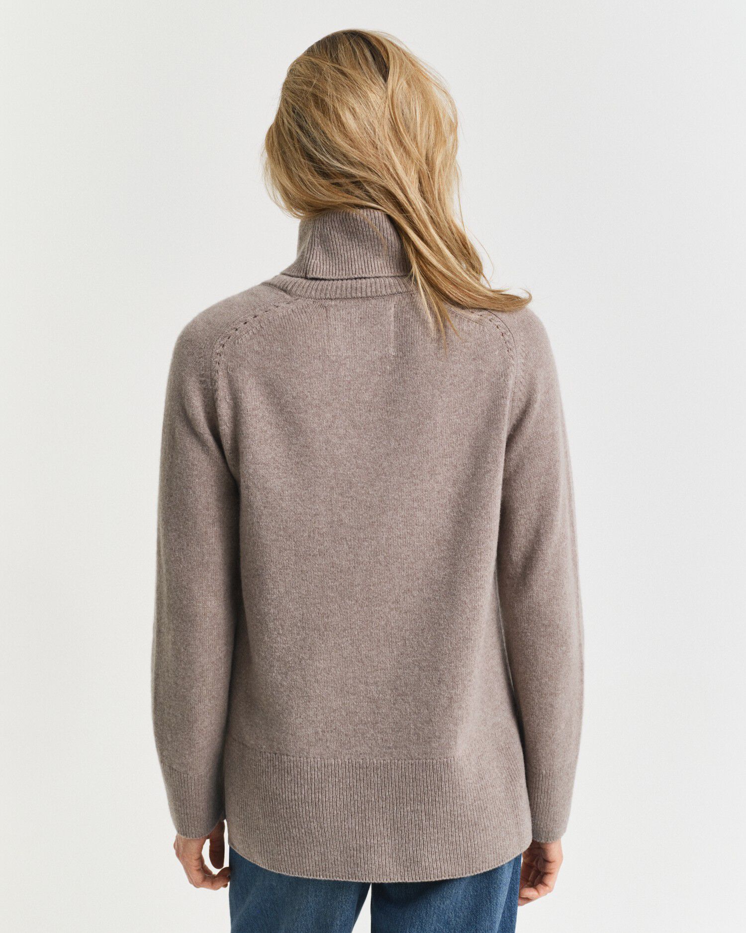 SOFT WOOL TURTLENECK