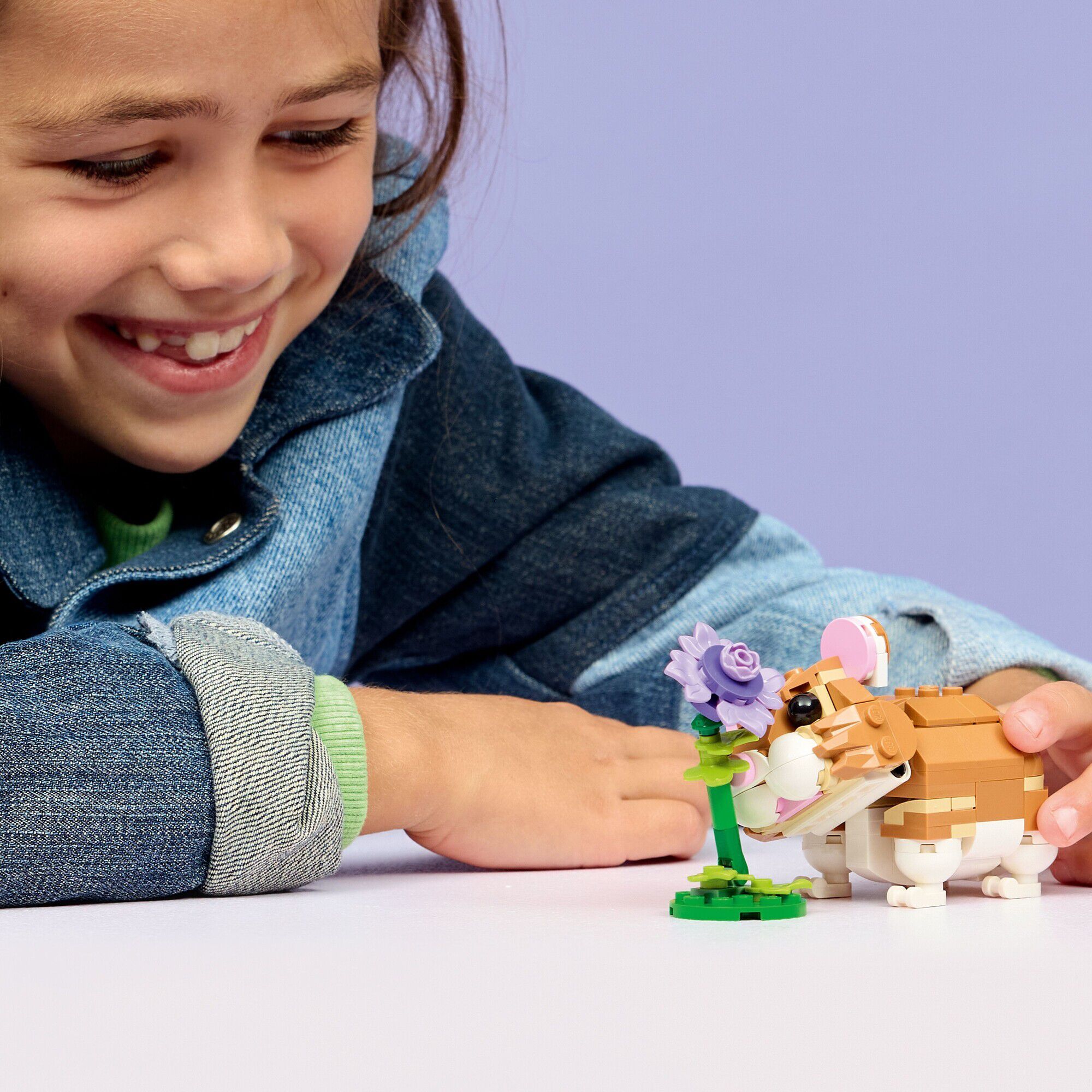 S&oslash;d hamster med blomst 31376