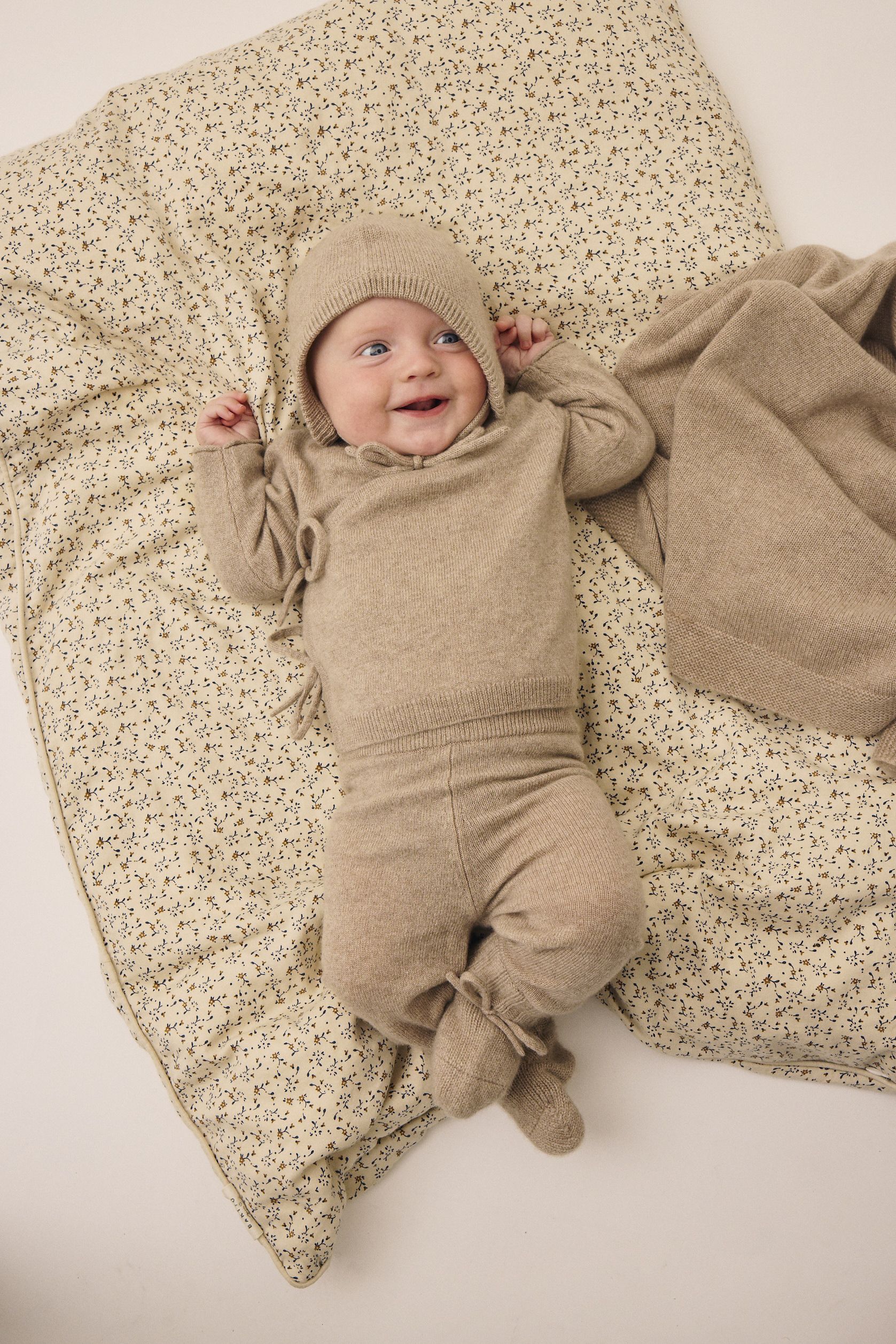 Newborn 100% Cashmere cardigan GCS
