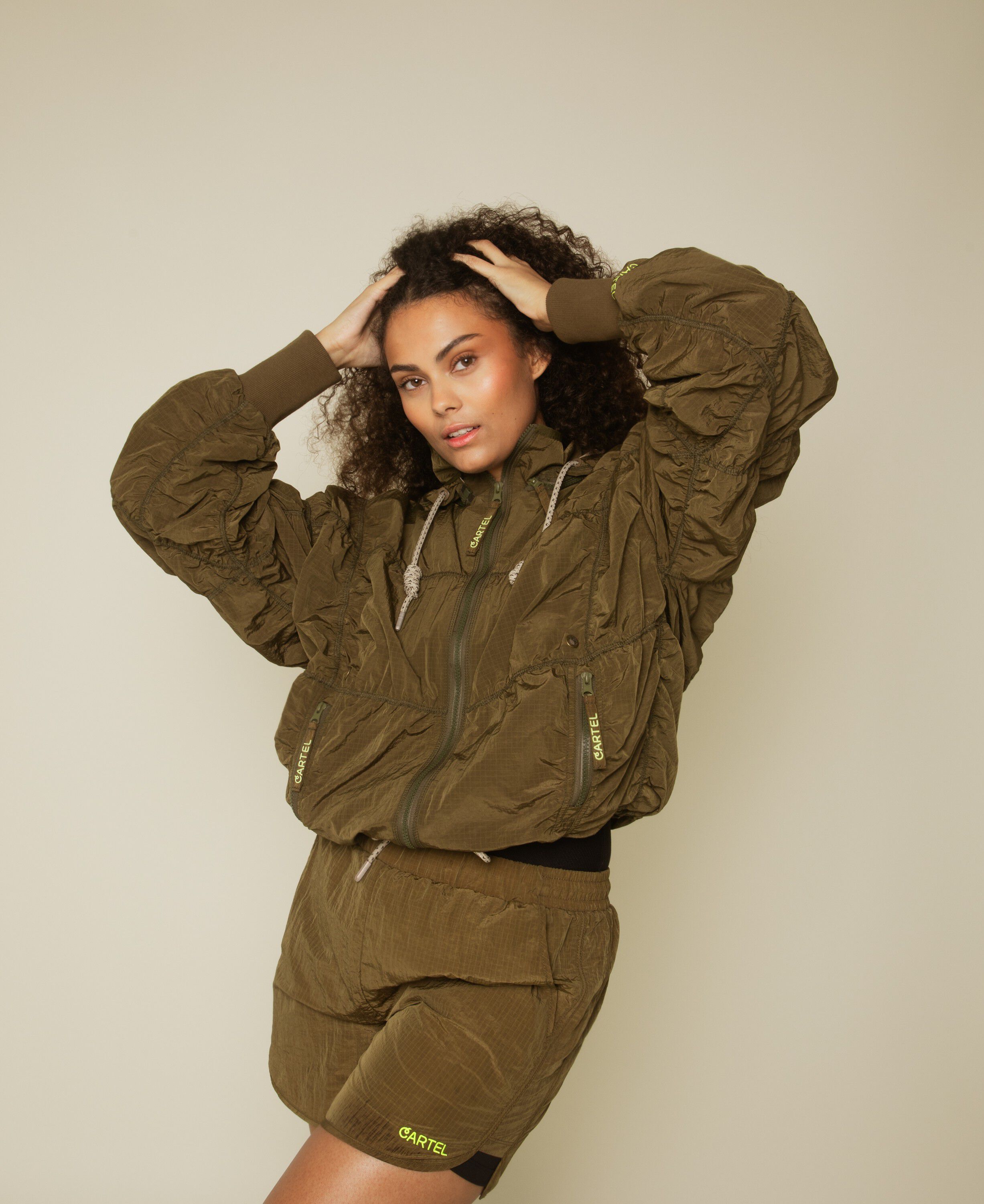 Ridge parachute jakke med aftagelig h&aelig;tte - Moss