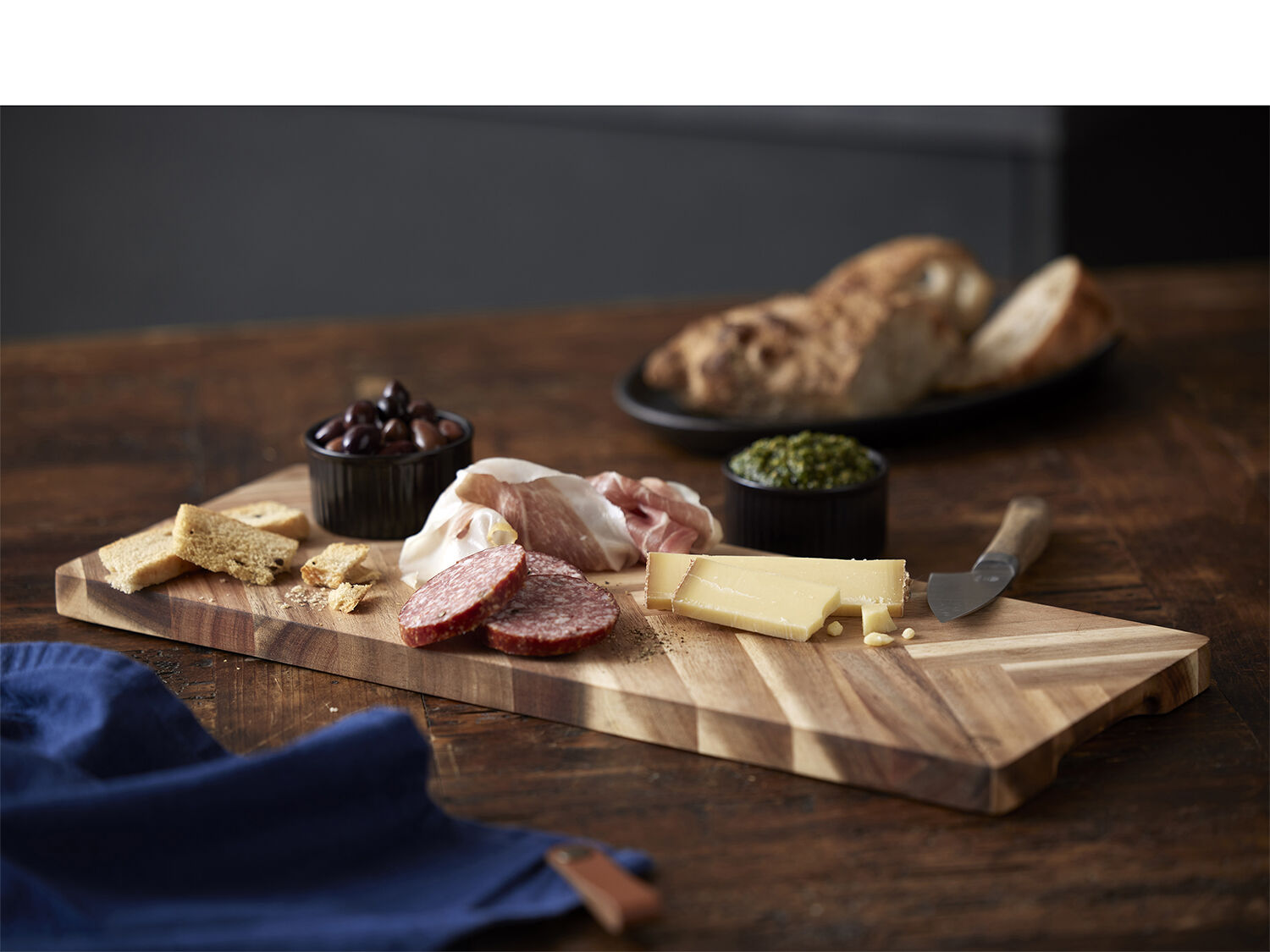 Serveringsbrett 45x16,5x1,9 cm Akasietre