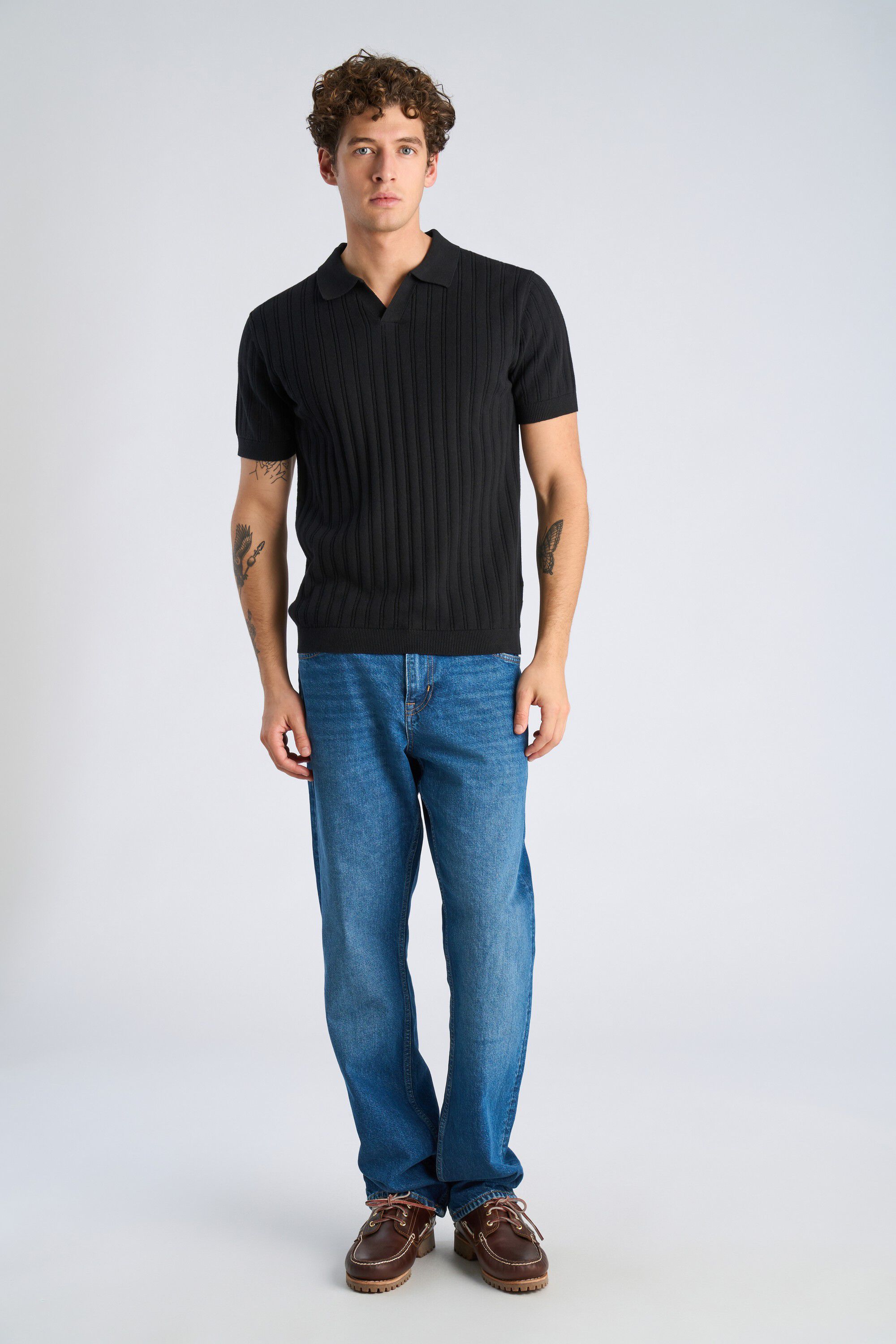 Knitted S/S v-neck polo