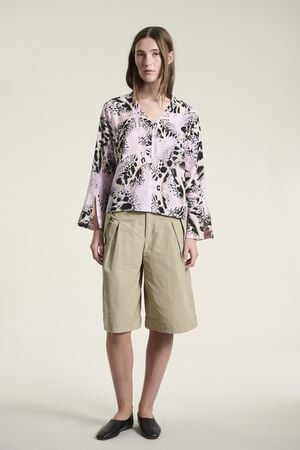 Tsuki bluse med v-hals