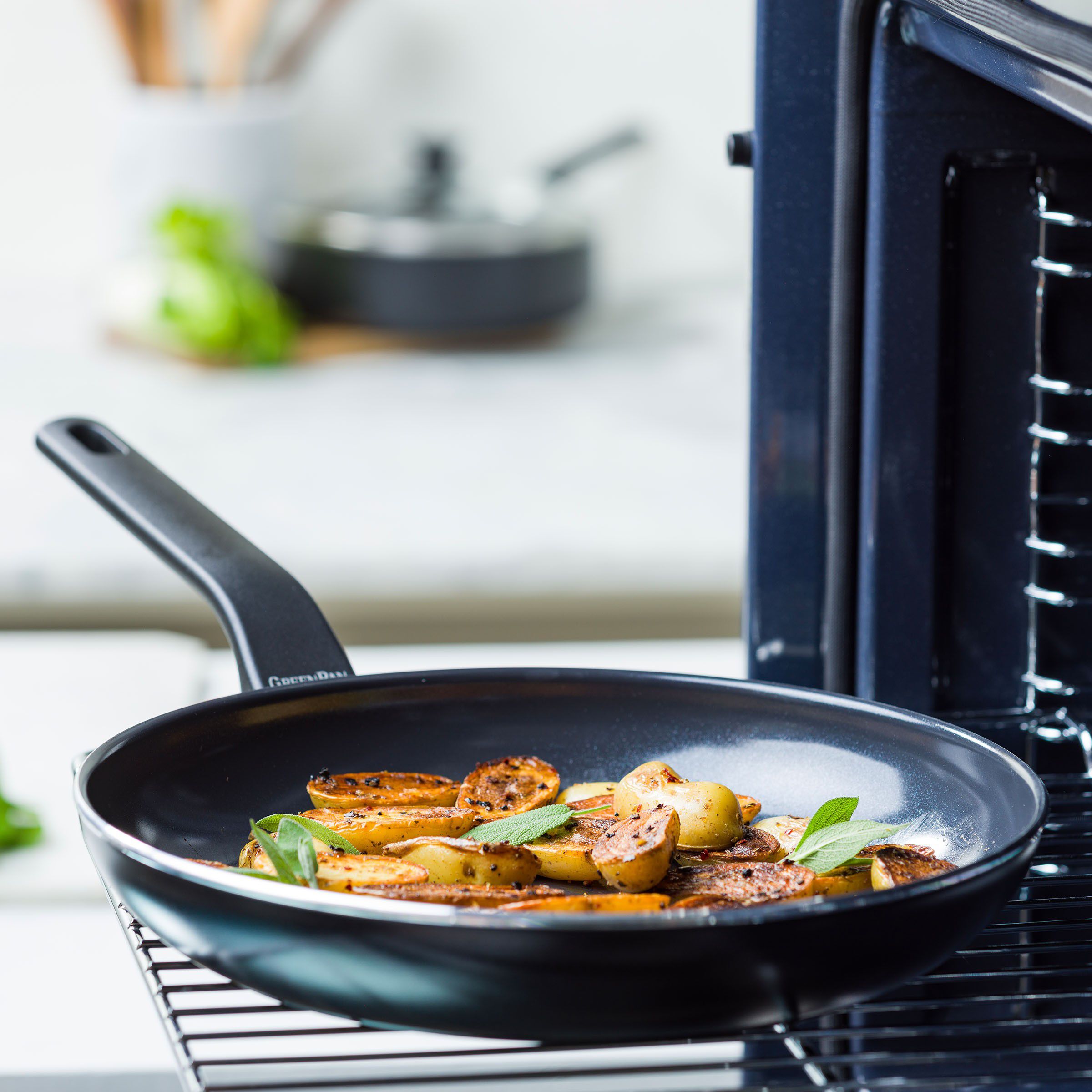 GP-ESSEN FBl Alu Perf-ind opn fry 28cm