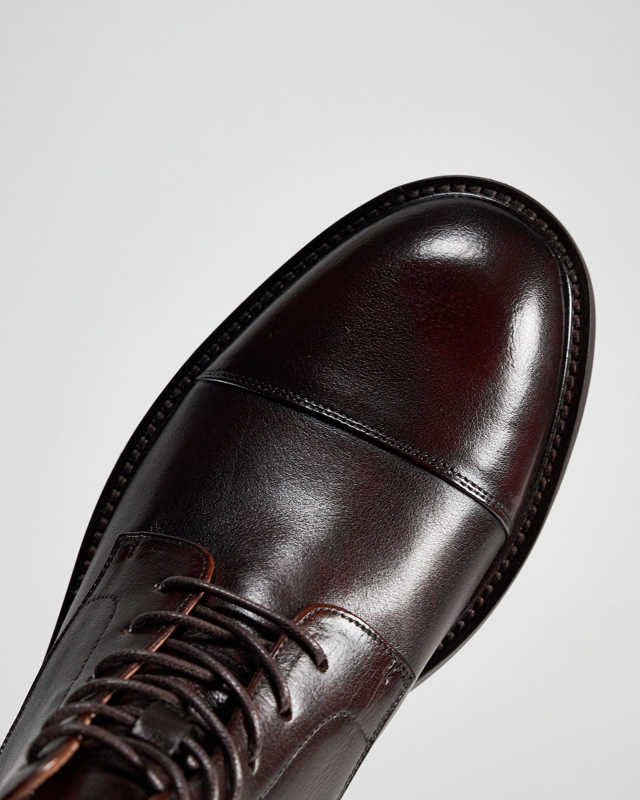 Laced boot