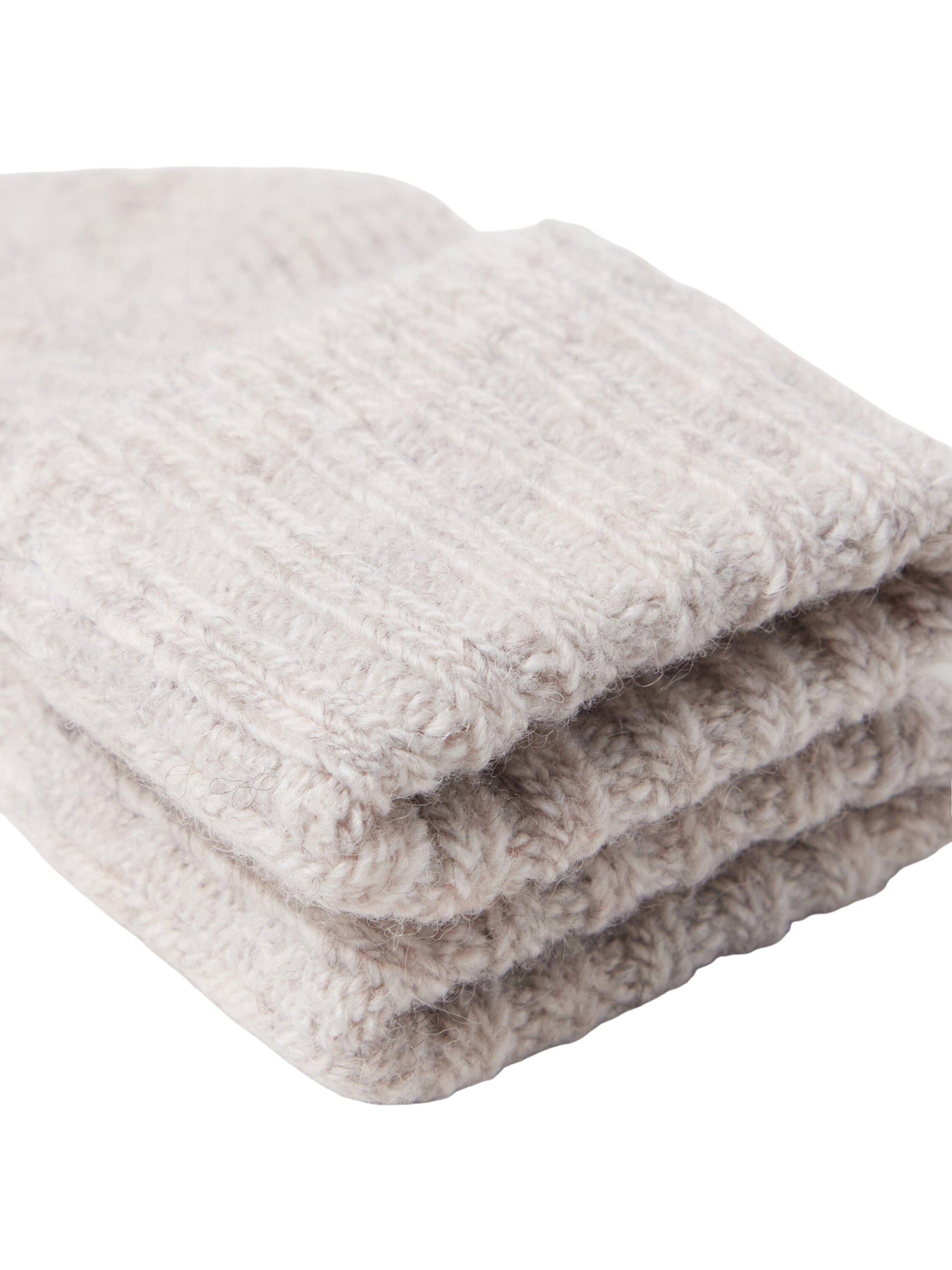 Varma och gosiga stickade strumpor