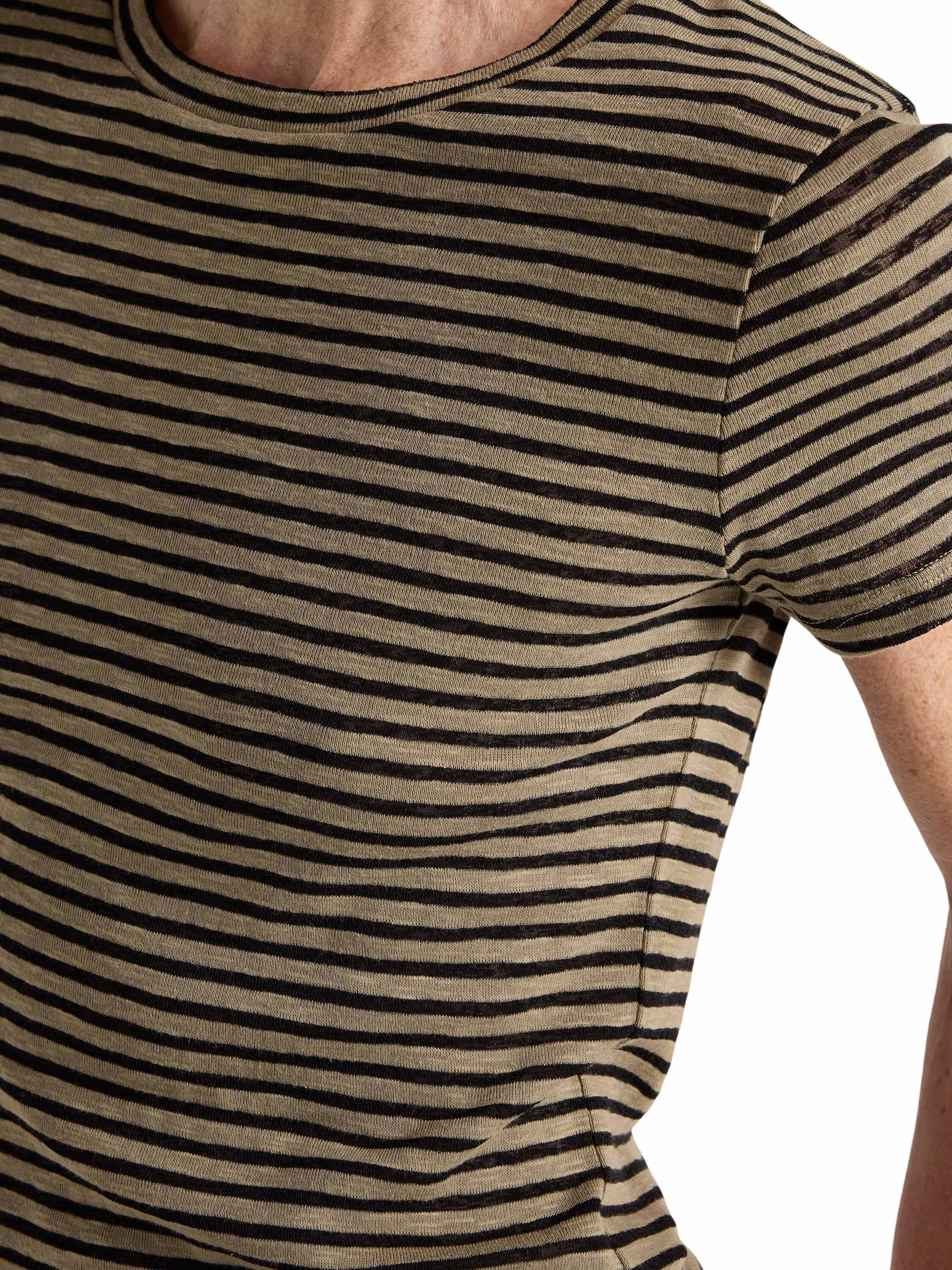 Soft jersey top with short sleeves