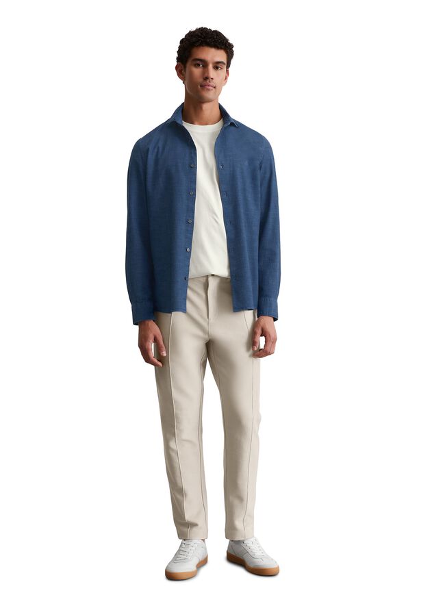 Spread collar, long sleeve, round h