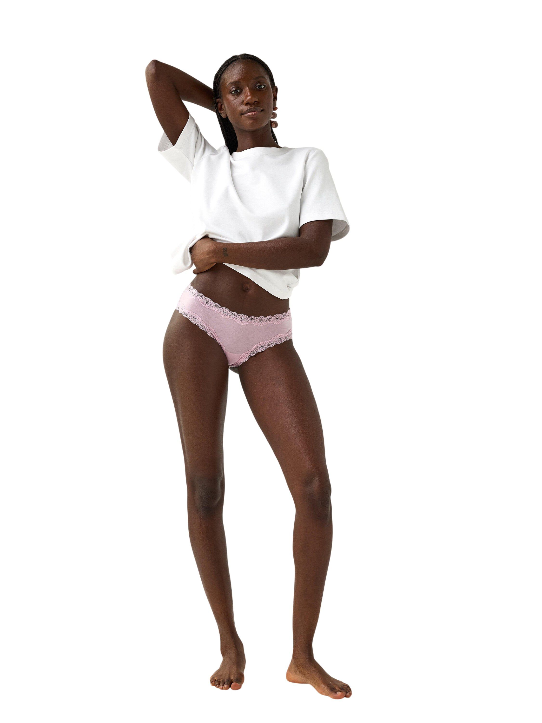 Brazilian cut briefs with low waist