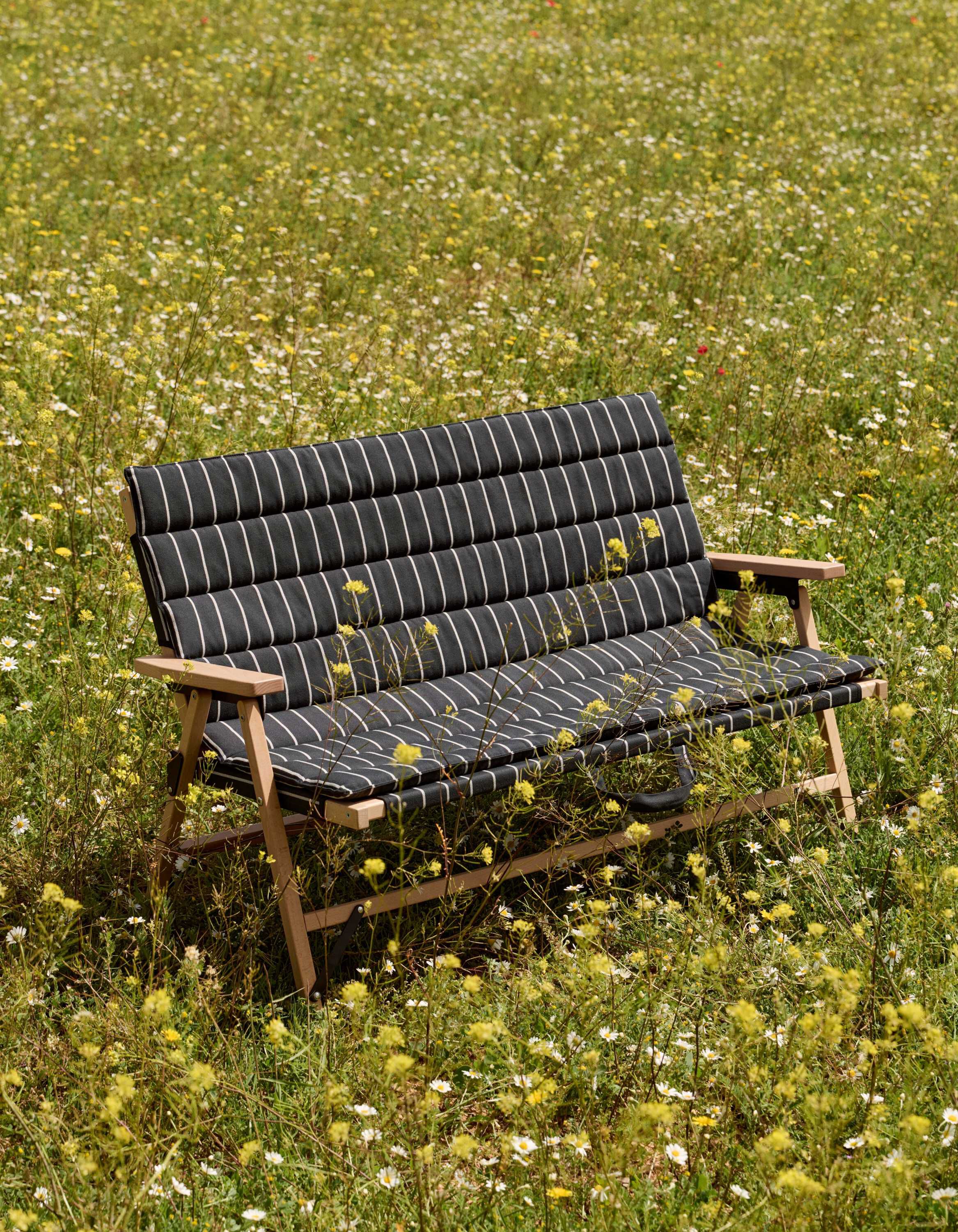Outdoor Market Sofa Cushion - Black with beige stripe -