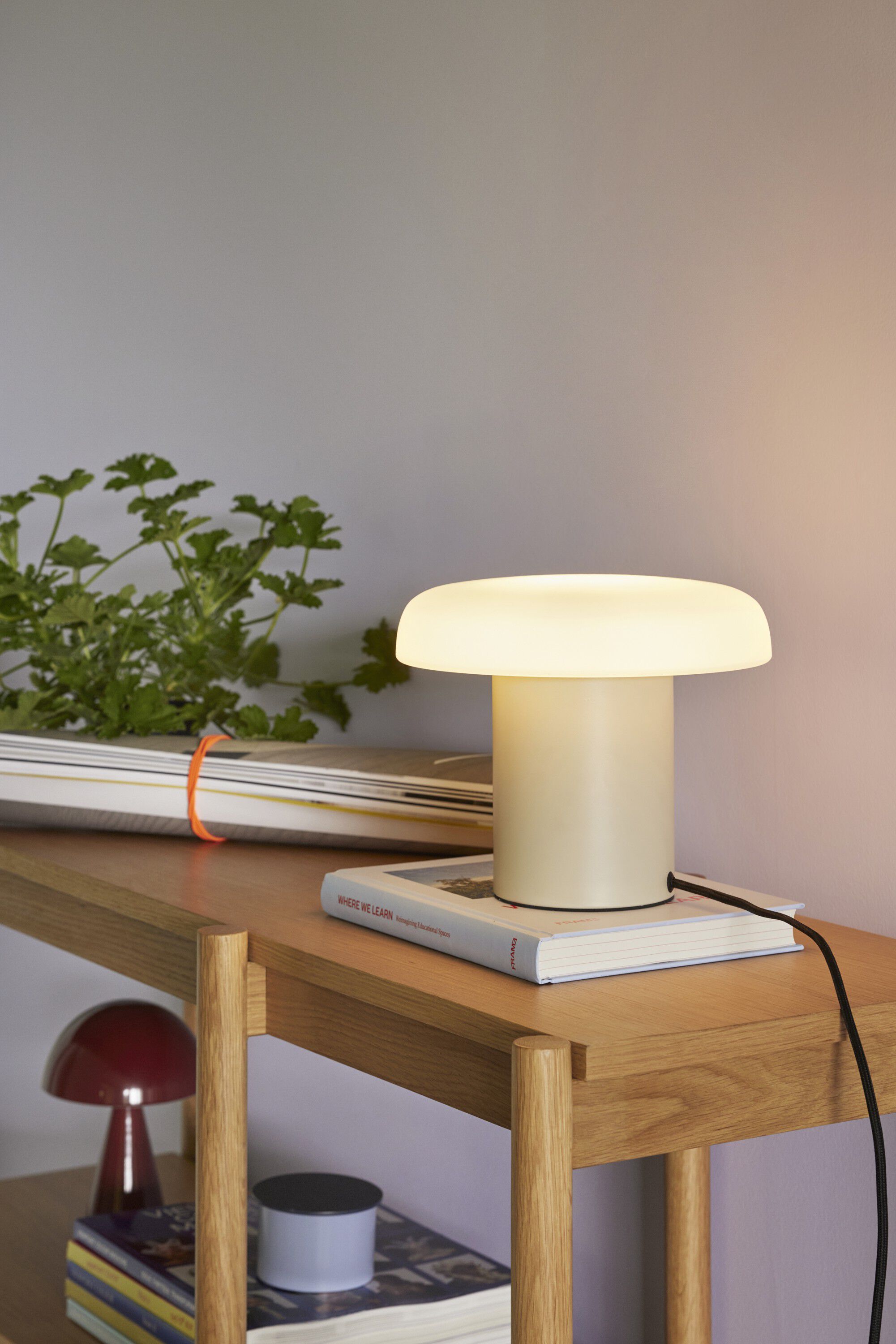 Ateliers Bordlampe Sand/Hvid