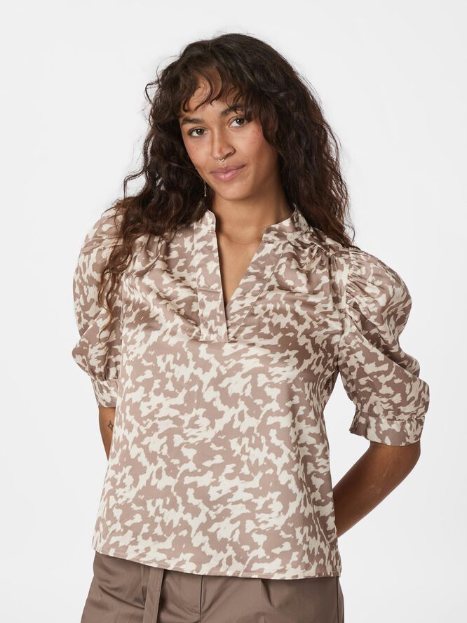 Roella Graphic Fade Blouse