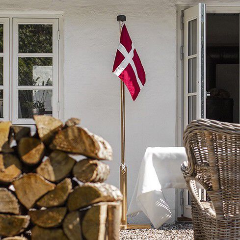Luksus Egetr&aelig;s Flagstang med Dannebrog