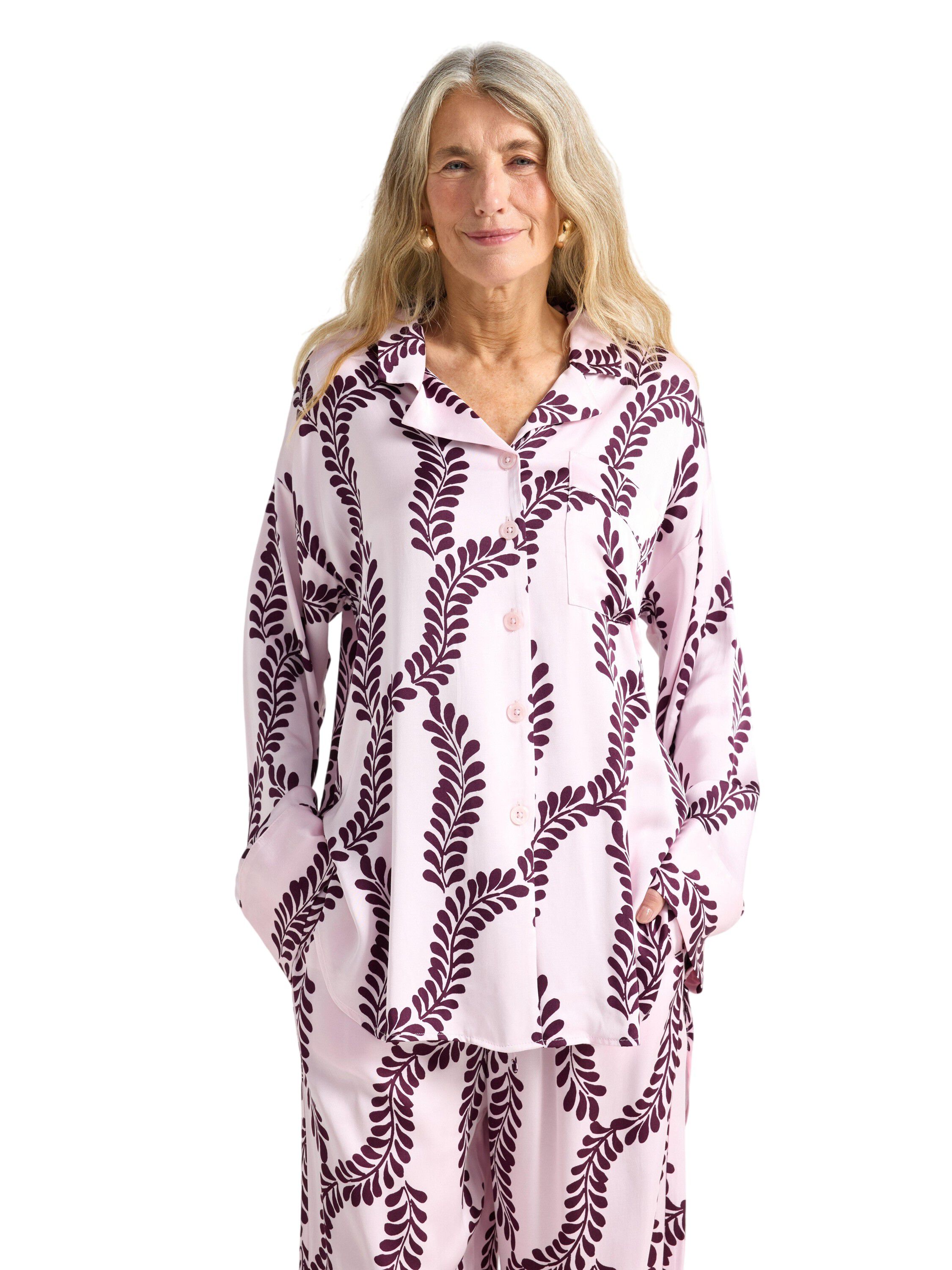 Let lang&aelig;rmet skjorte med en lidt l