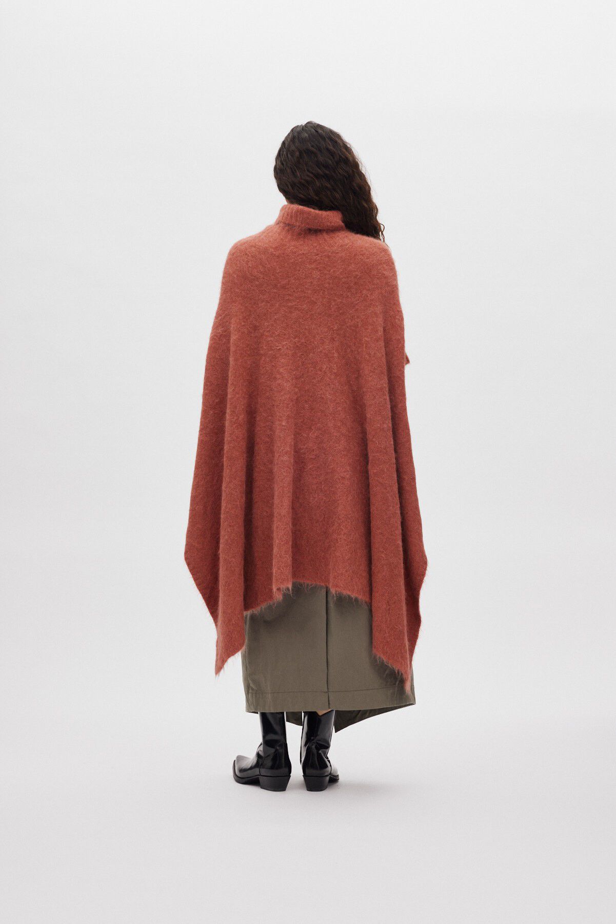 Fluffy knit poncho - Dede