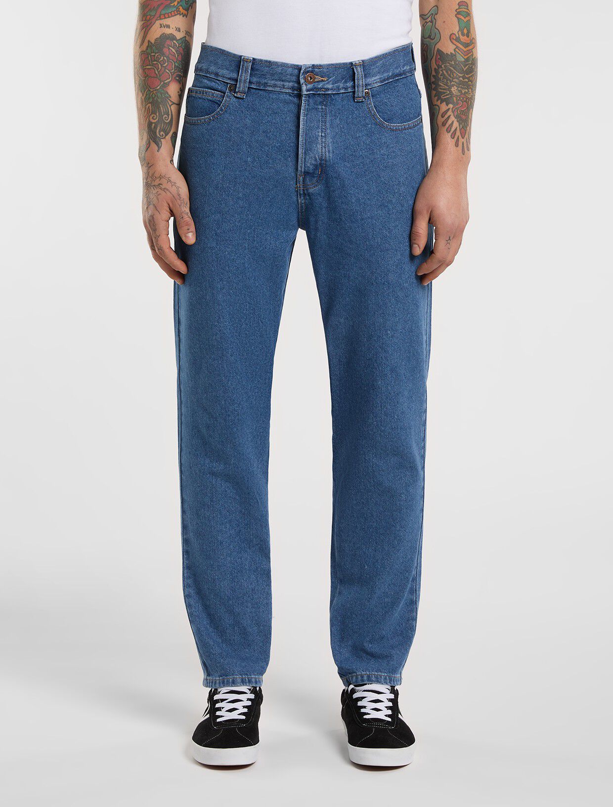 982 SLIM TAPERED JEANS CLASSIC BLUE