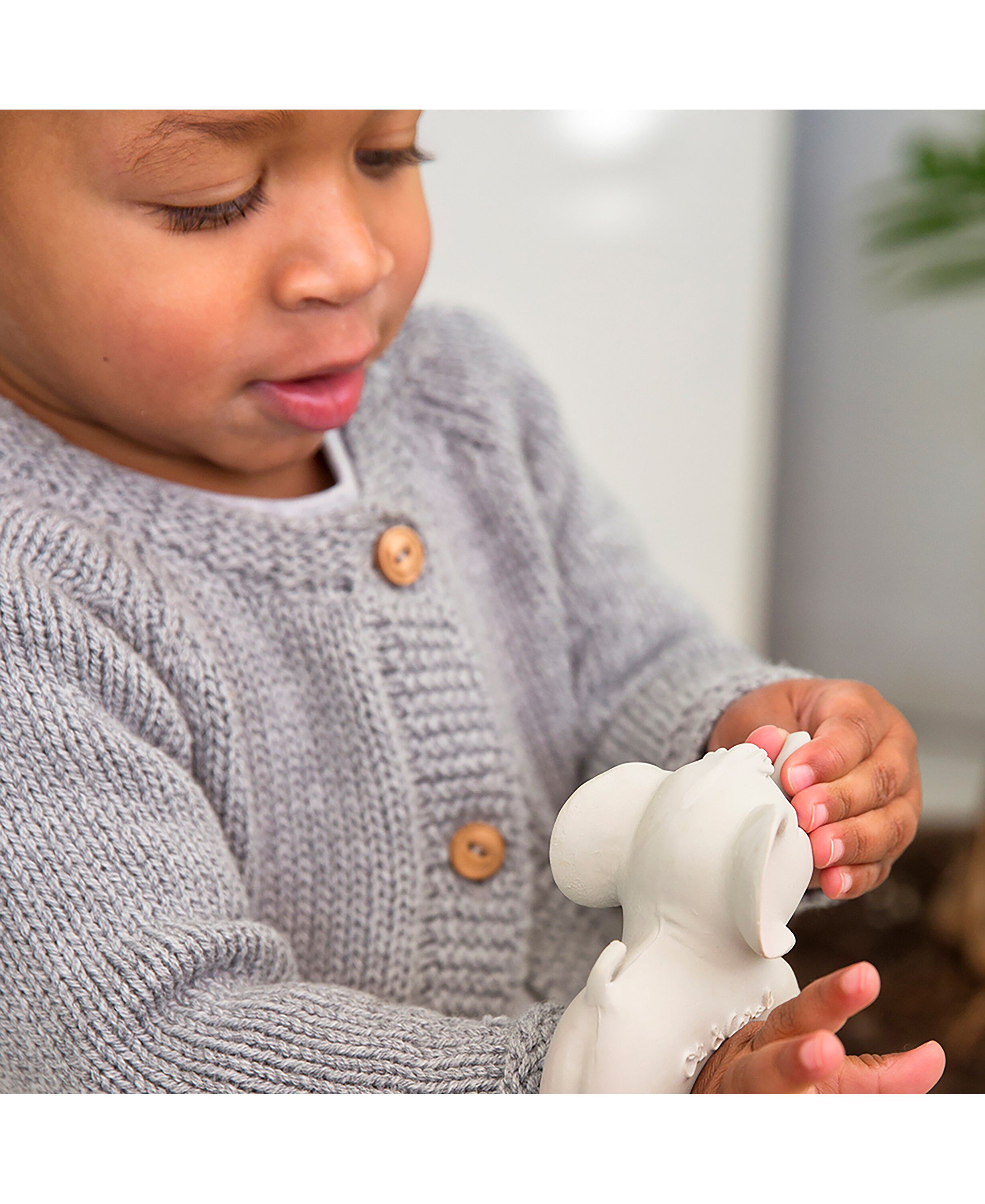 Oli & Carol - Armb&aring;nd i naturgummi - Elefanten Nelly