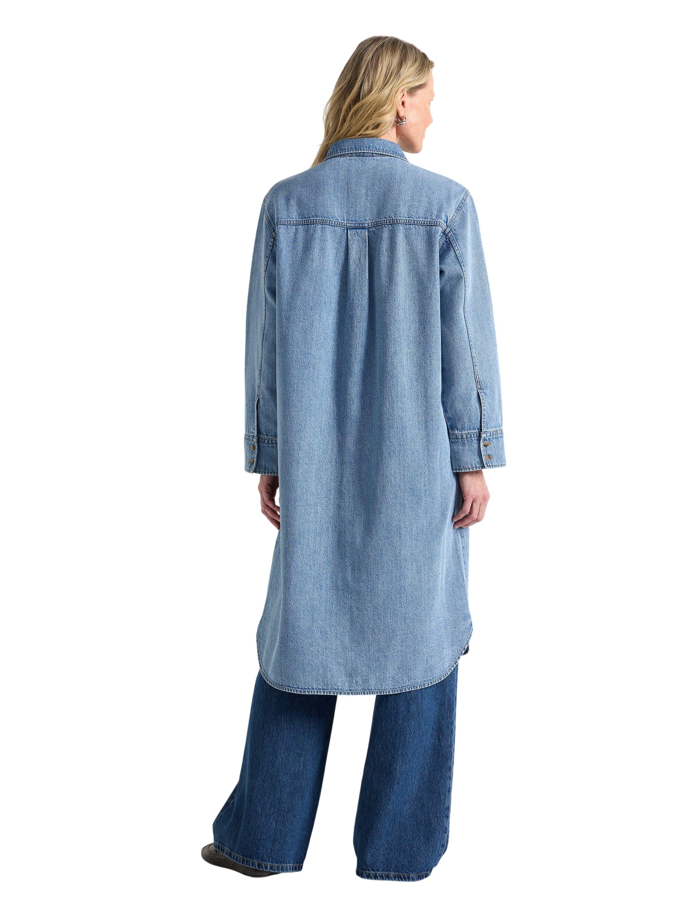 Shirt dress in denim with a relaxed