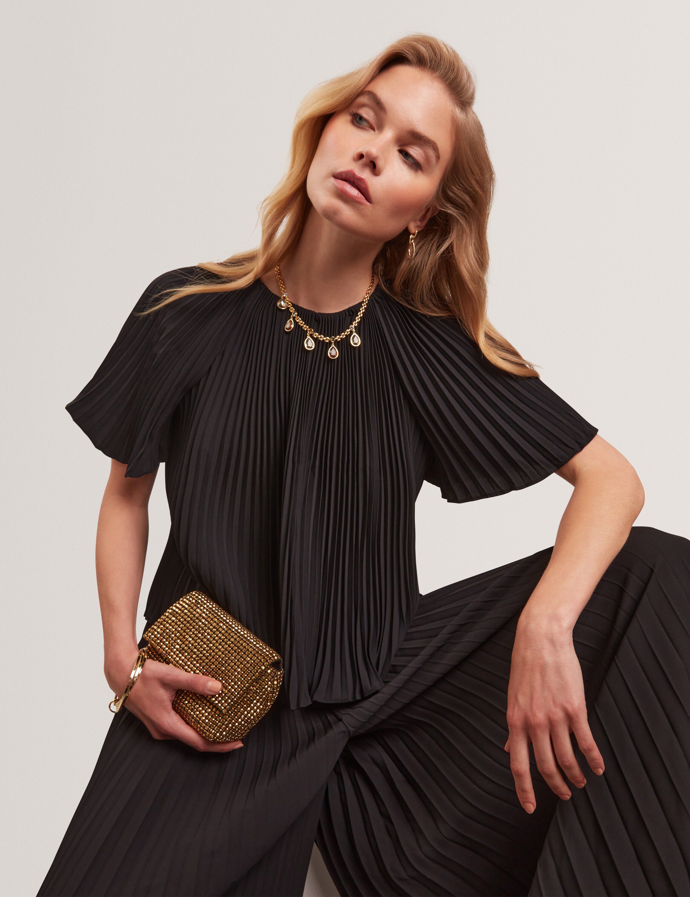 AGARA Crepe Pleated Short Sleeve To