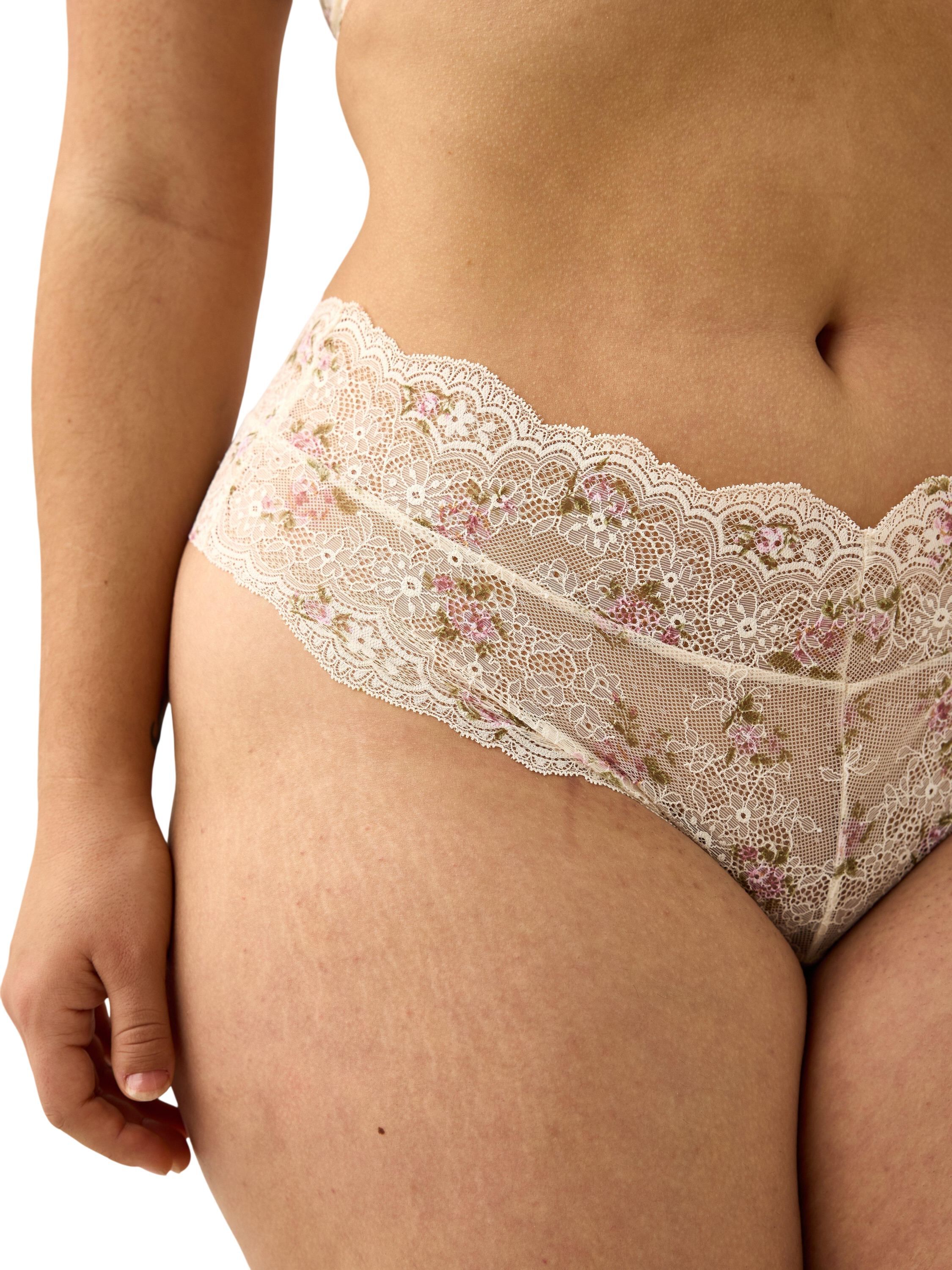 Brazilian briefs in lace with a reg