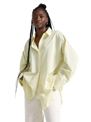 Shirt with long sleeves and an open