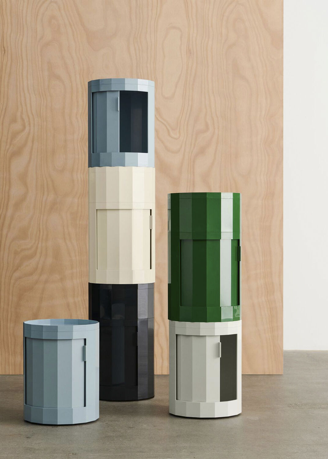 Facet Cabinet incl. feet and castor