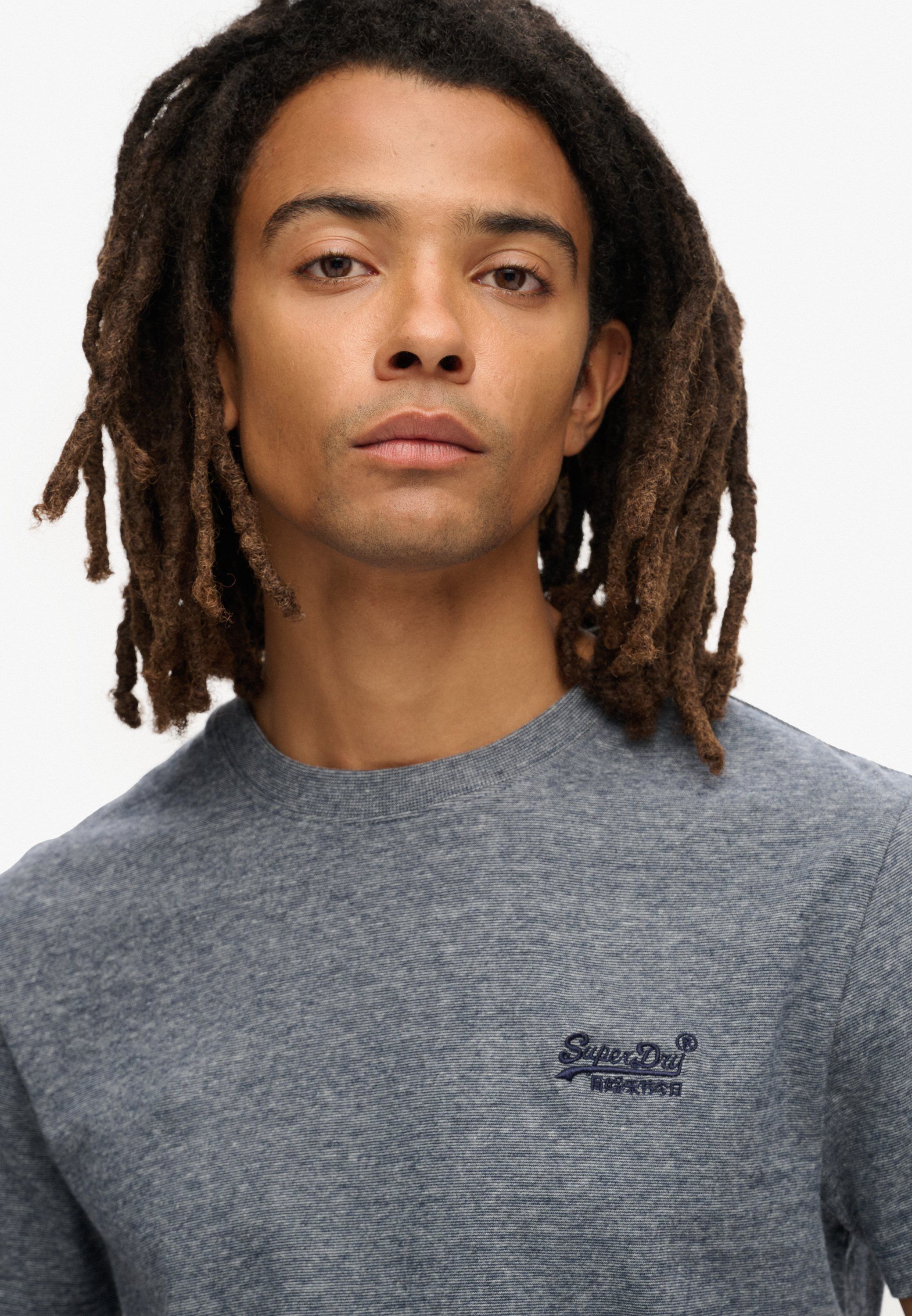 ESSENTIAL LOGO EMB TEE