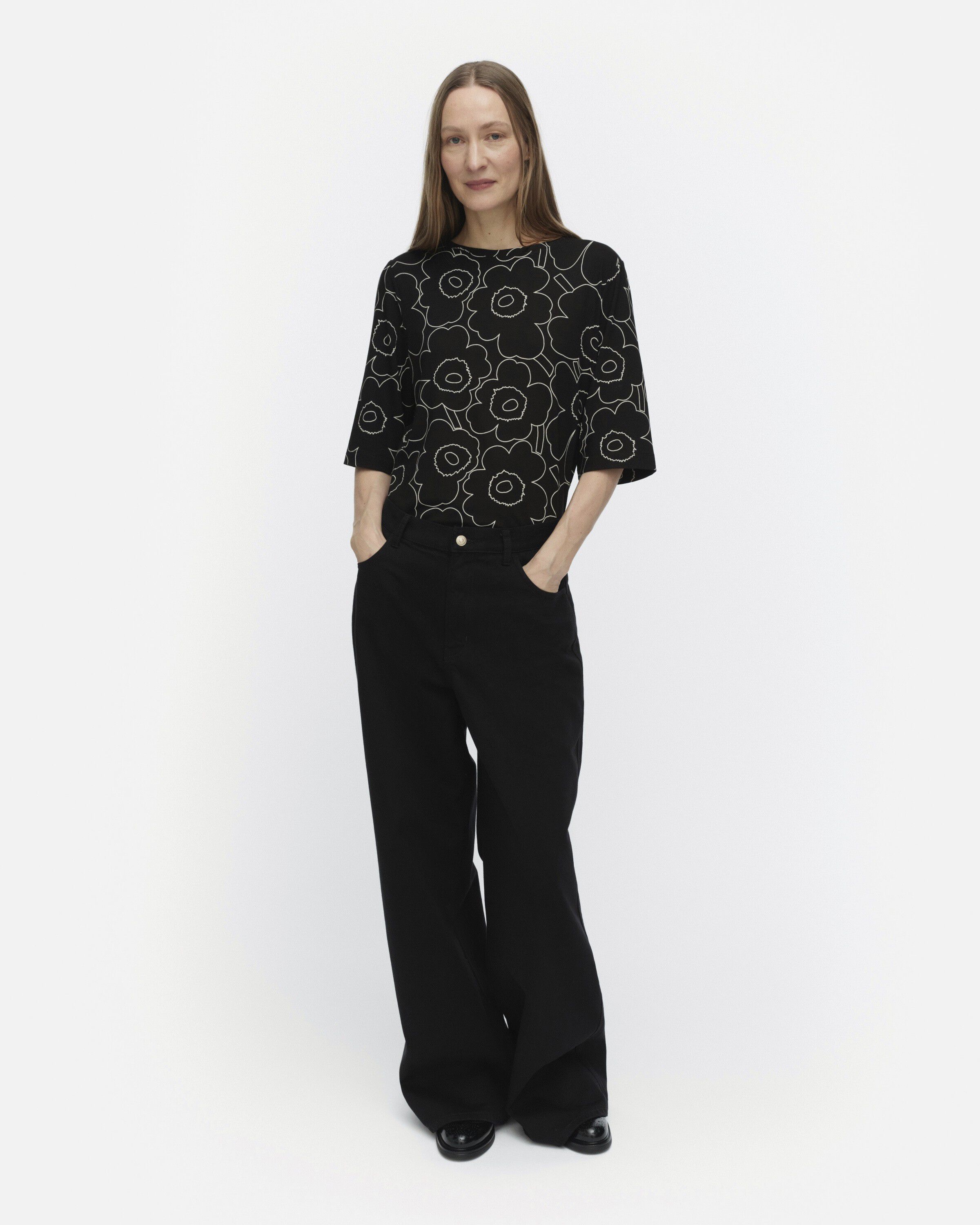 KOLLAASI PIIRTO UNIKKO