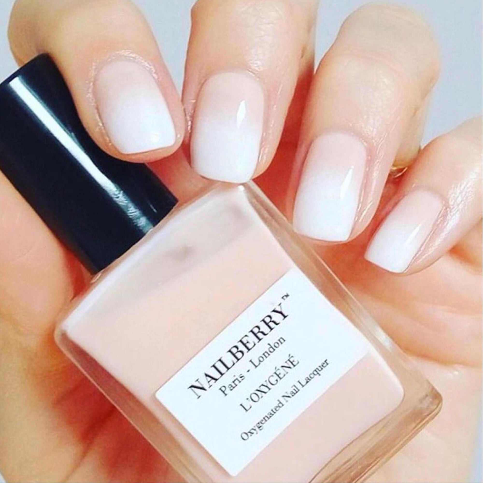 NAILBERRY A touch of powder 15 ml