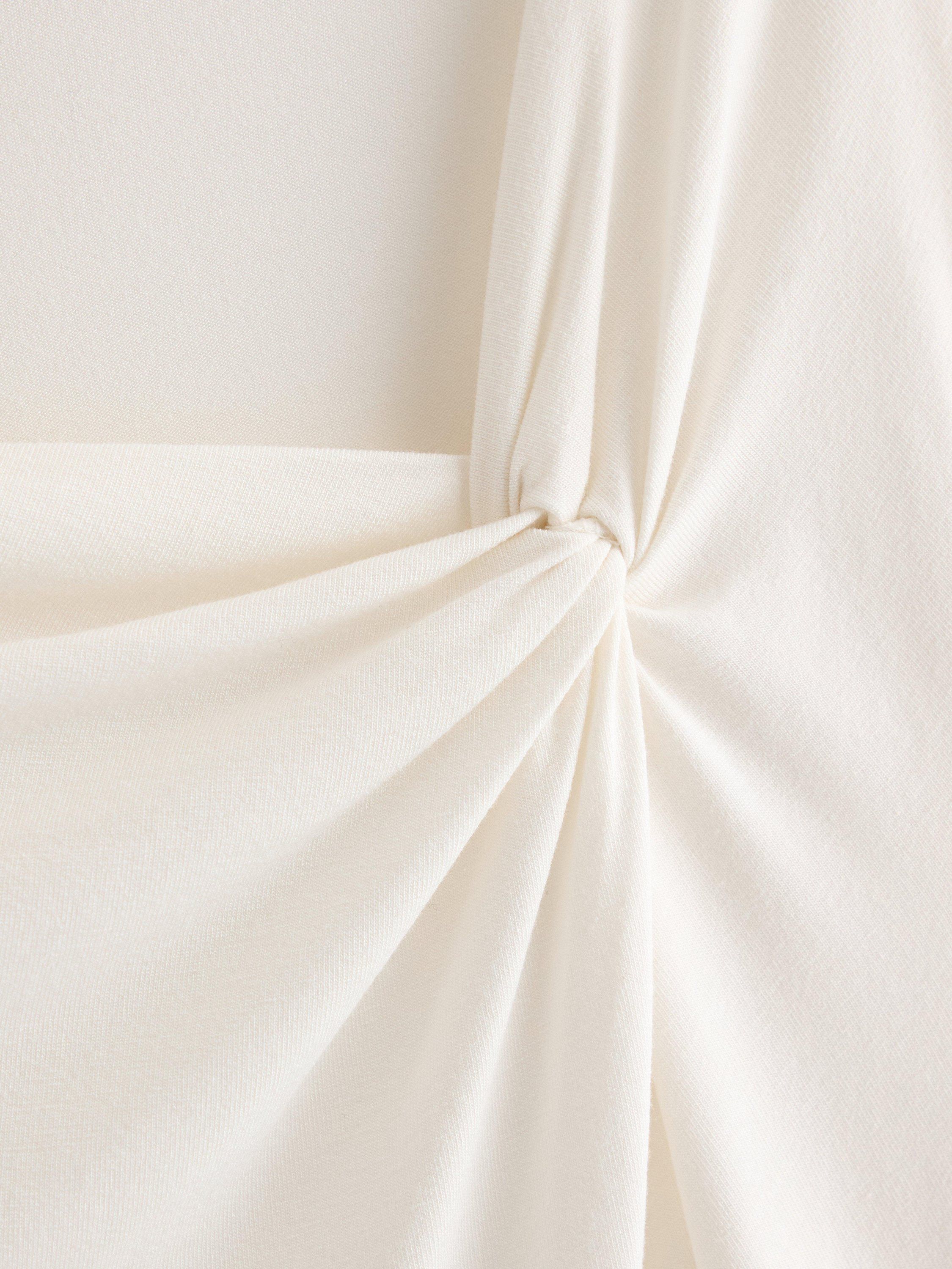 Soft, long-sleeved top with a knot