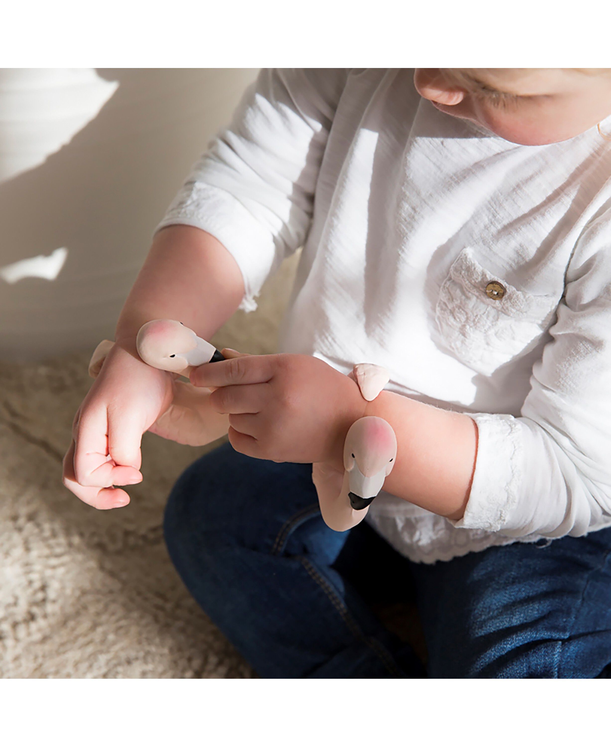 Oli & Carol - Armb&aring;nd i naturgummi - Flamingoen Sky