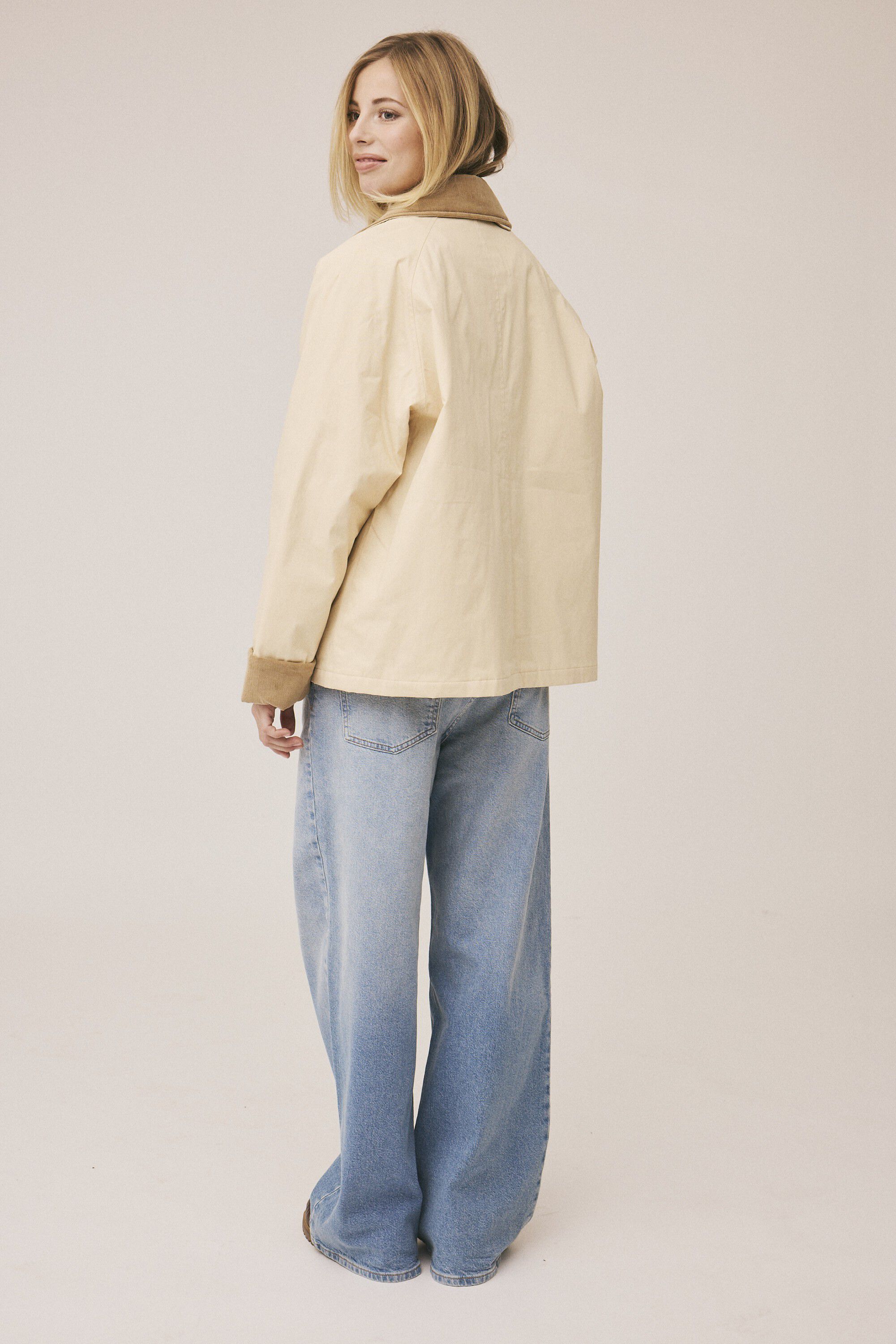 Emmy 4 coated jakke med fl&oslash;jlskanter - GRS