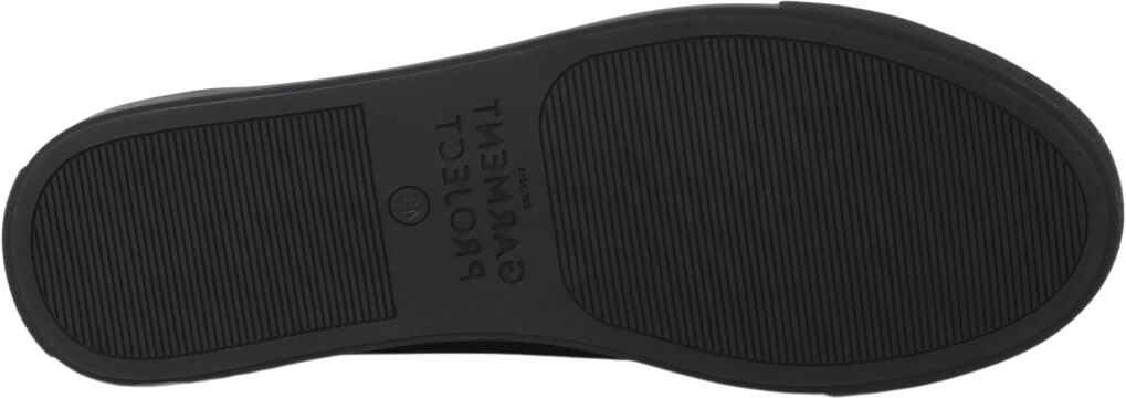 Type - Black/Black Nubuck