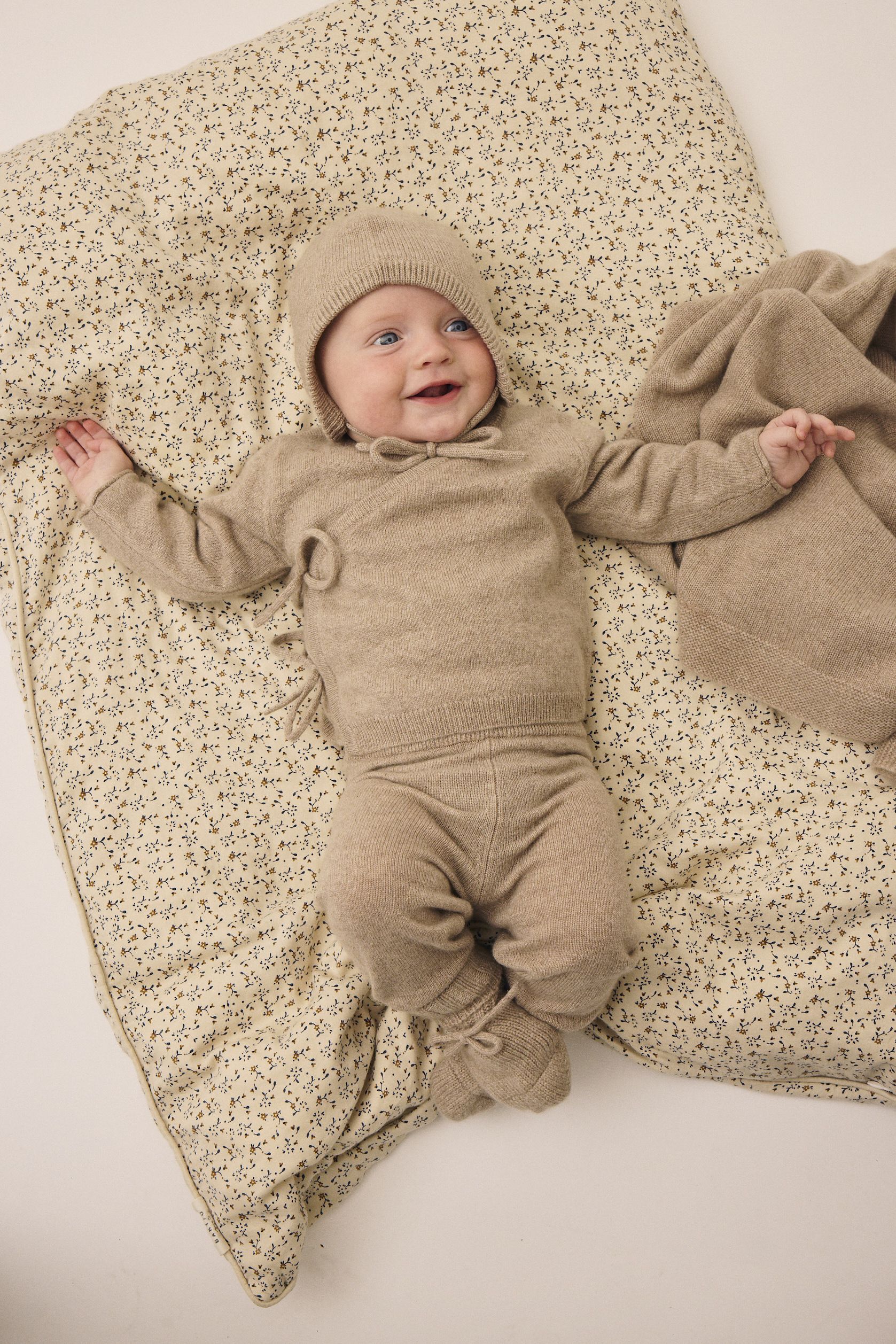 Newborn 100% Cashmere cardigan GCS