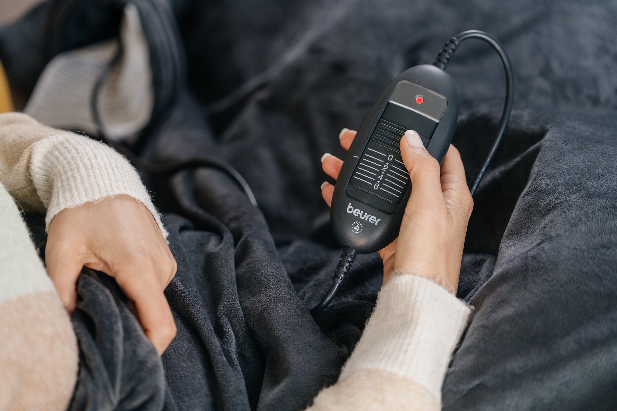 Varmeteppe i hvitt 150 cm x 130 cm PR-HD01R