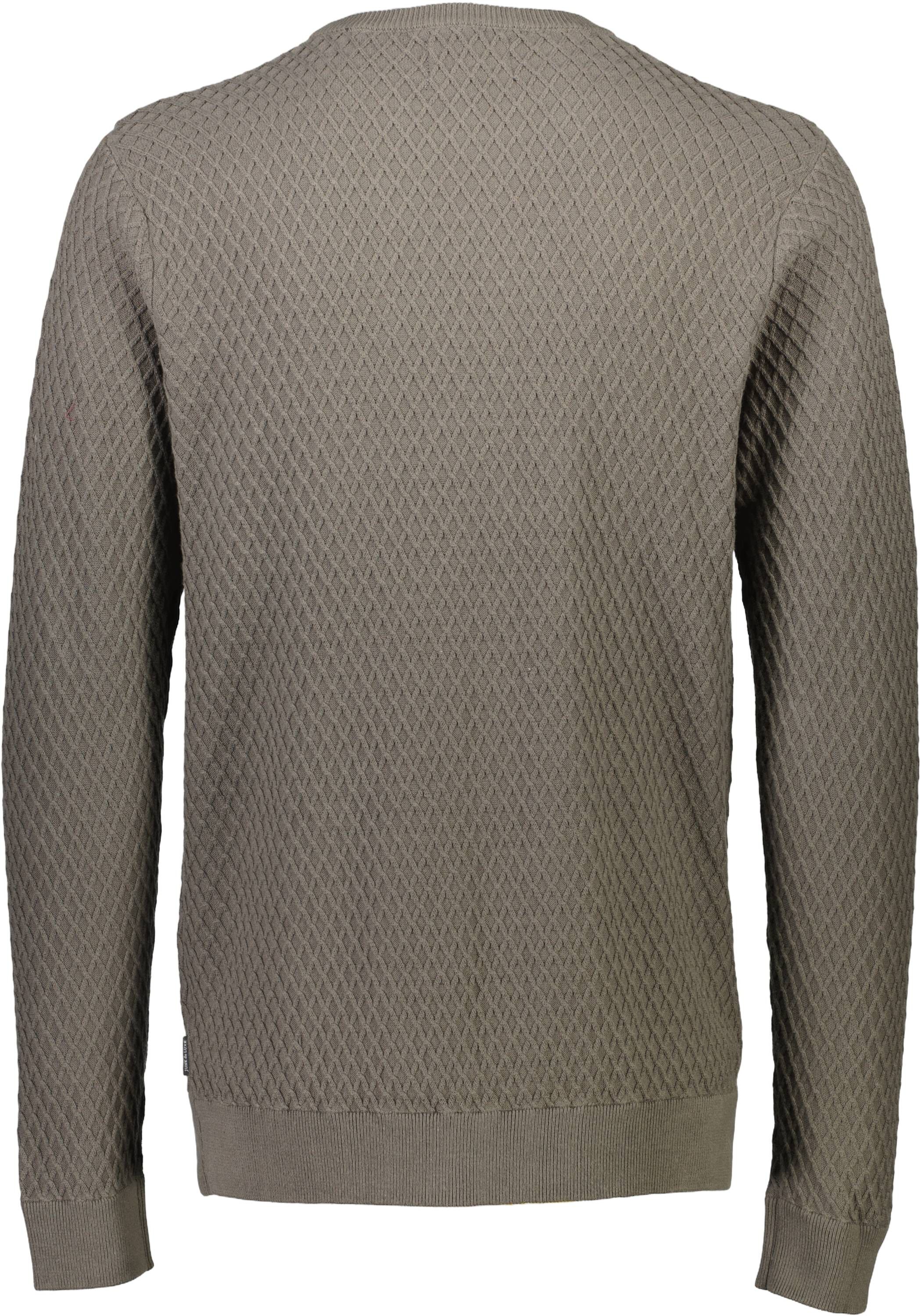 Cable knit jumper